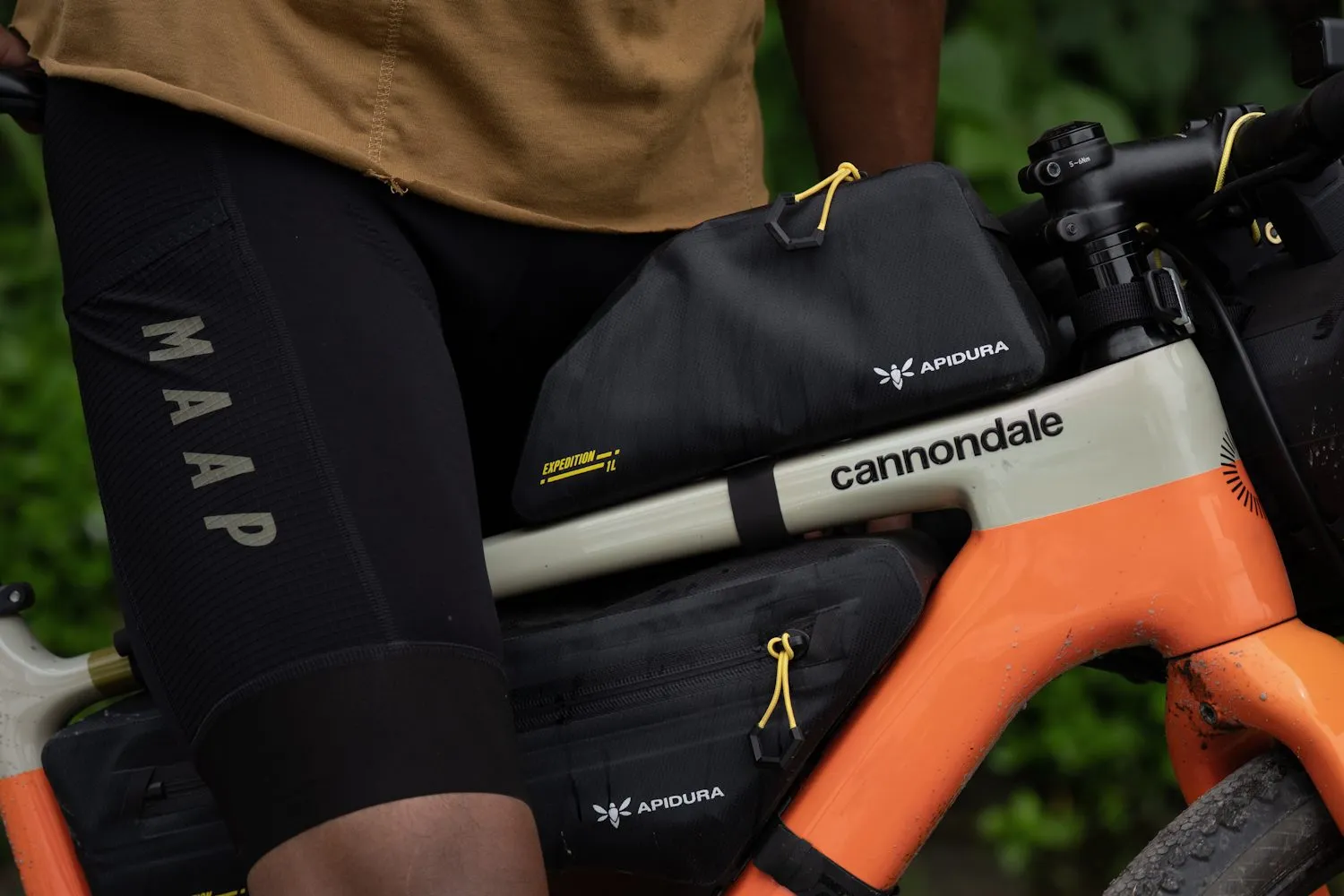 APIDURA Bolt On Top Tube Pack 1L - Black - Image 4