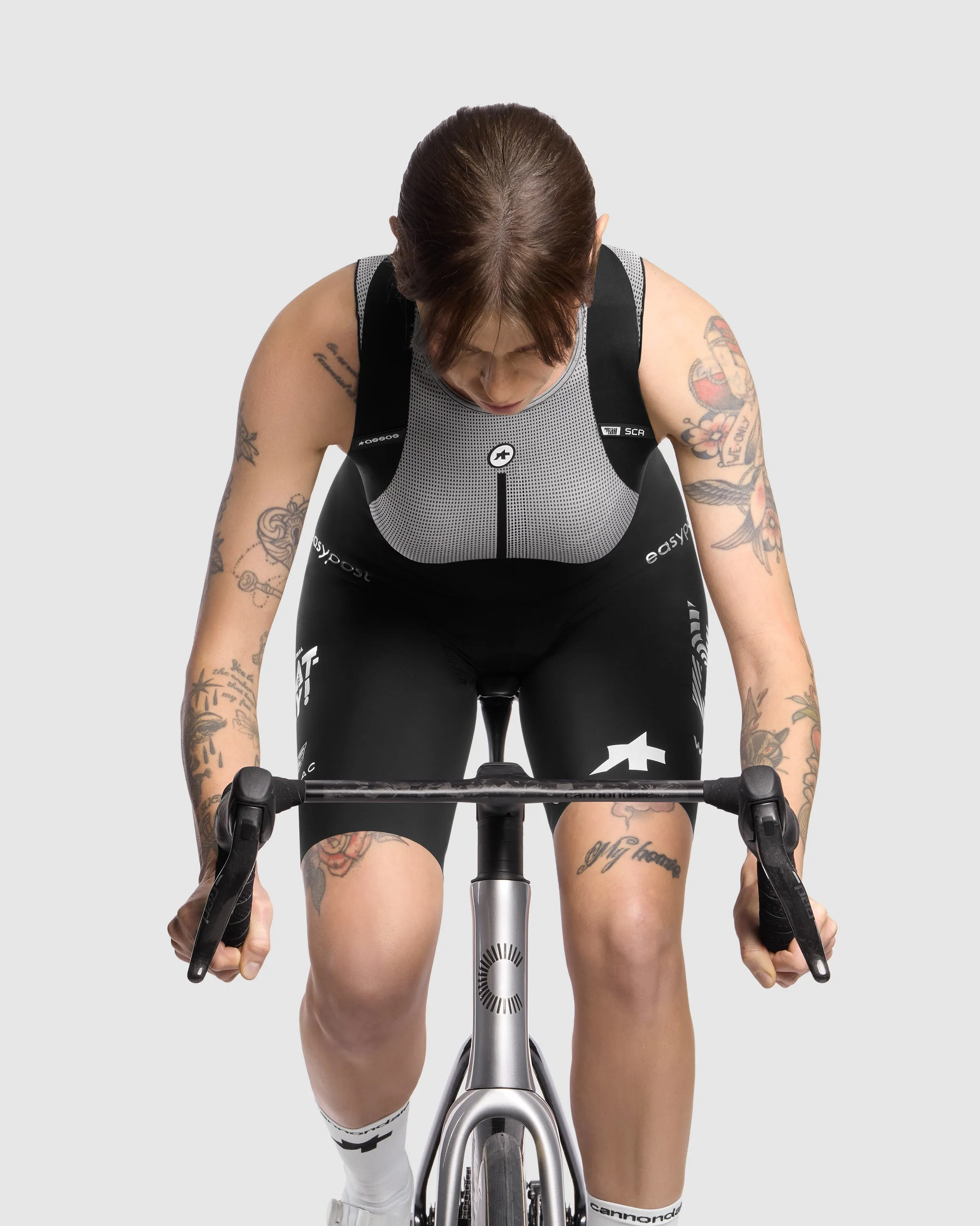 ASSOS DYORA R Bib Shorts S11 EF - Black - Image 5
