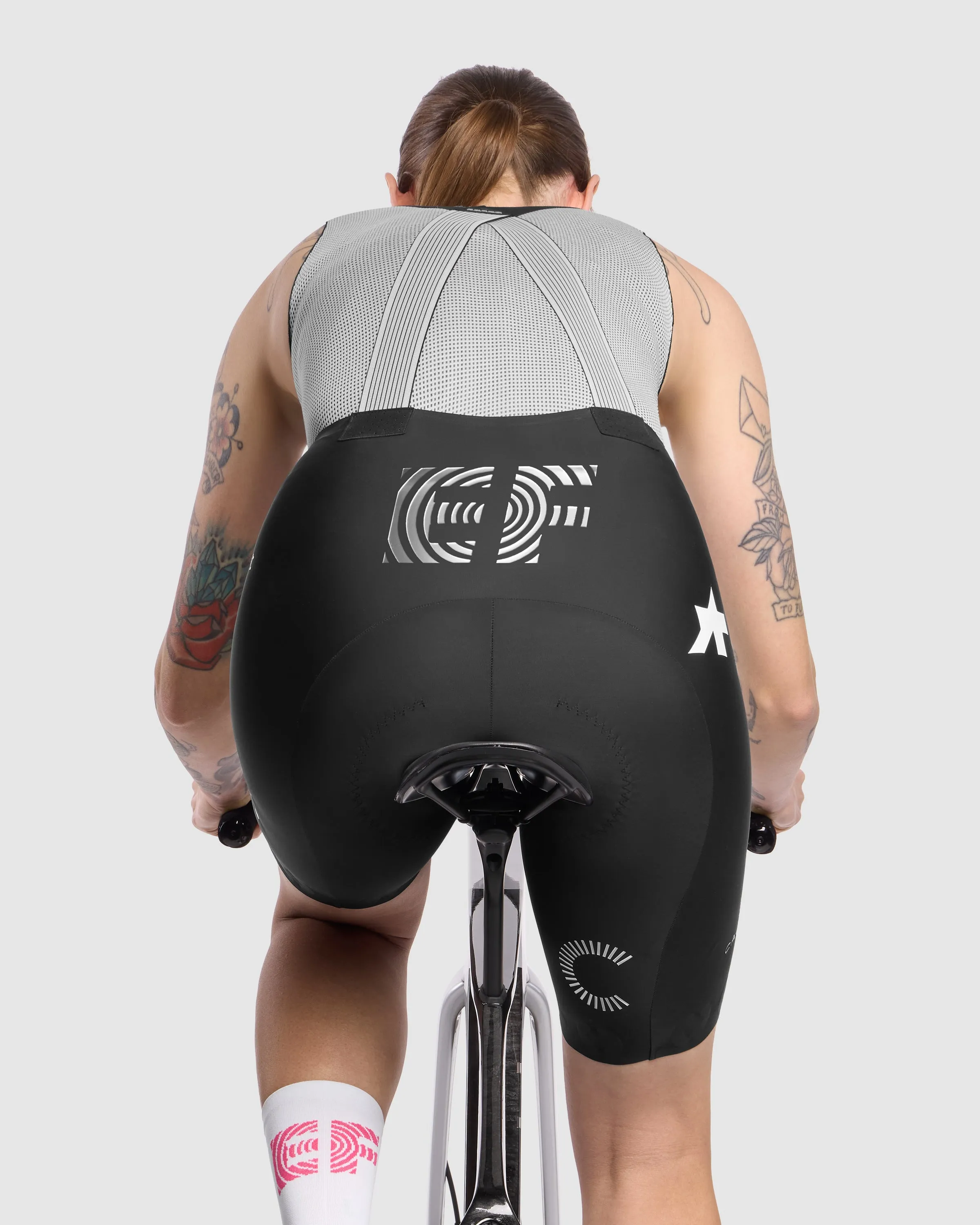 ASSOS DYORA R Bib Shorts S11 EF - Black - Image 6