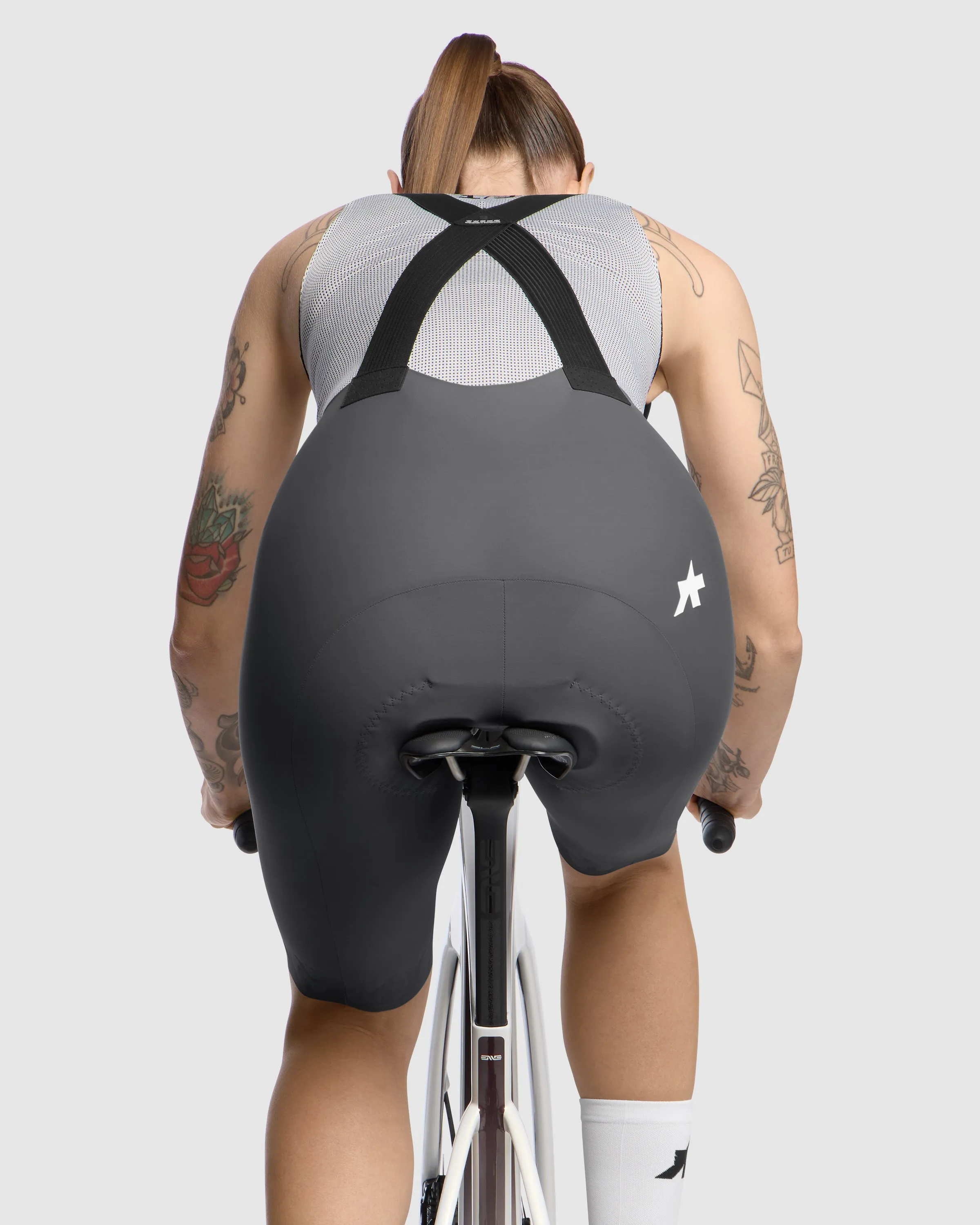 ASSOS DYORA R Bib Shorts S11 - Grey - Image 6