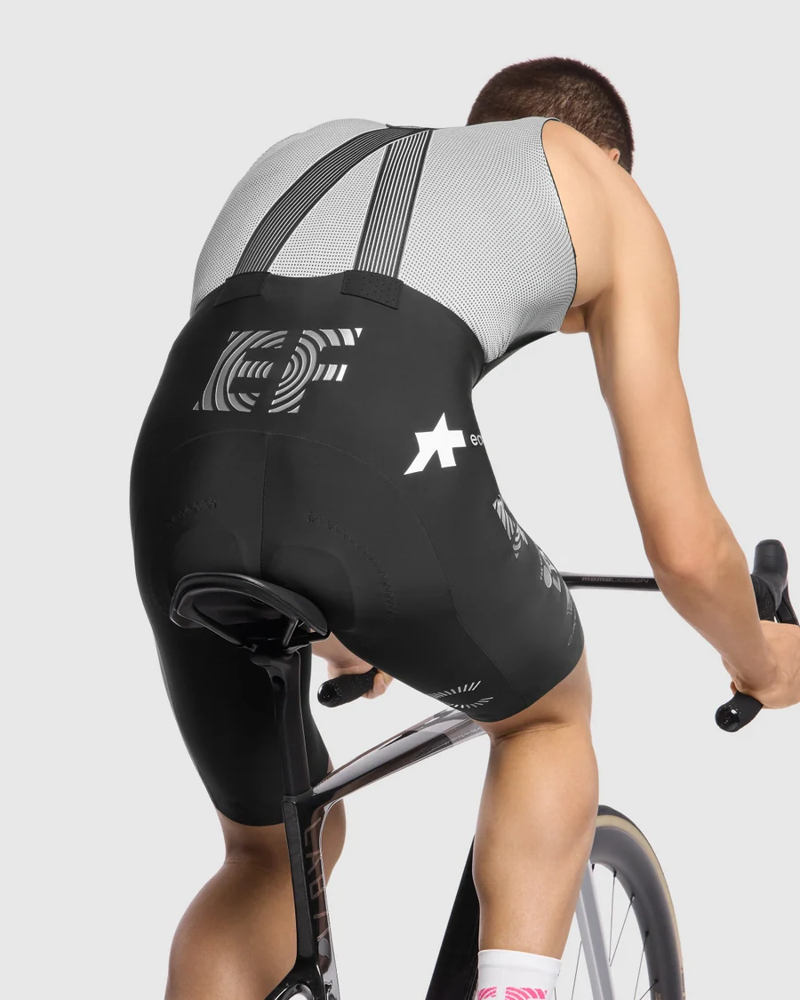 ASSOS Equipe R Bib Shorts S11 EF - Black Series - Image 6
