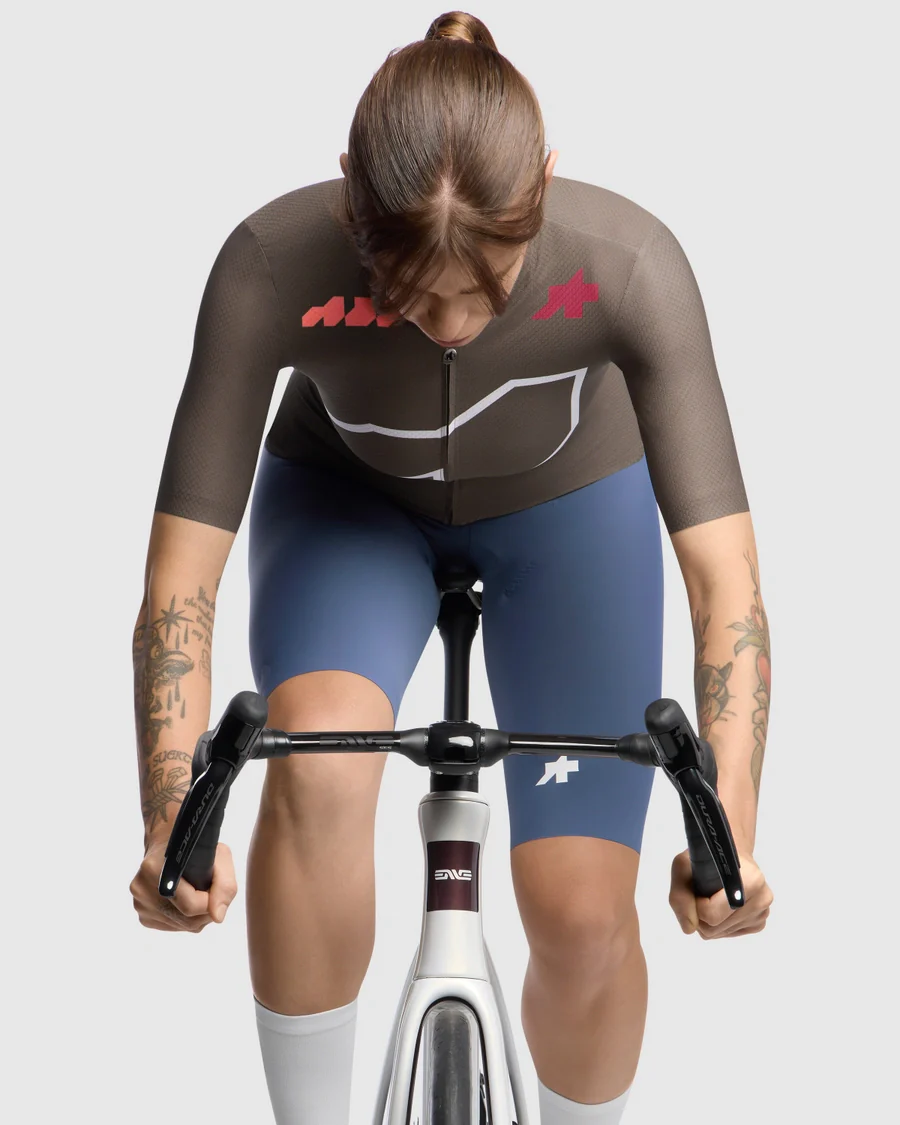 ASSOS Equipe R Dyora Jersey WeAreTheA - Moka Brown - Image 5