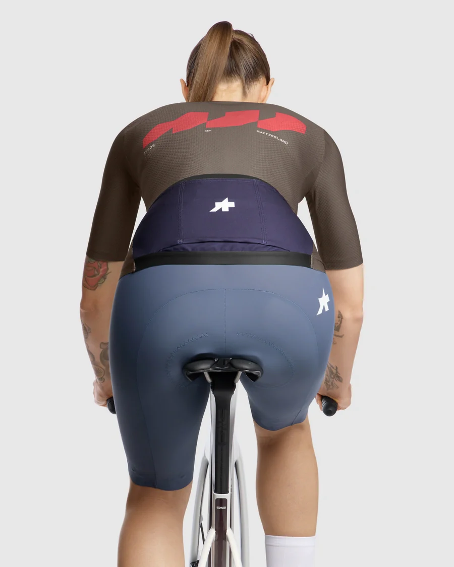 ASSOS Equipe R Dyora Jersey WeAreTheA - Moka Brown - Image 6