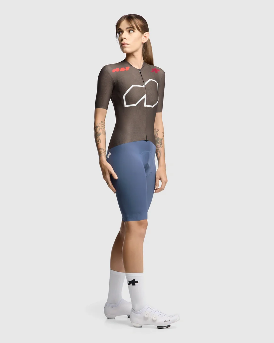 ASSOS Equipe R Dyora Jersey WeAreTheA - Moka Brown - Image 7