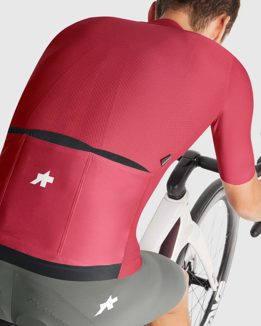 ASSOS Equipe R Jersey S11 - Deadly Berry - Image 9