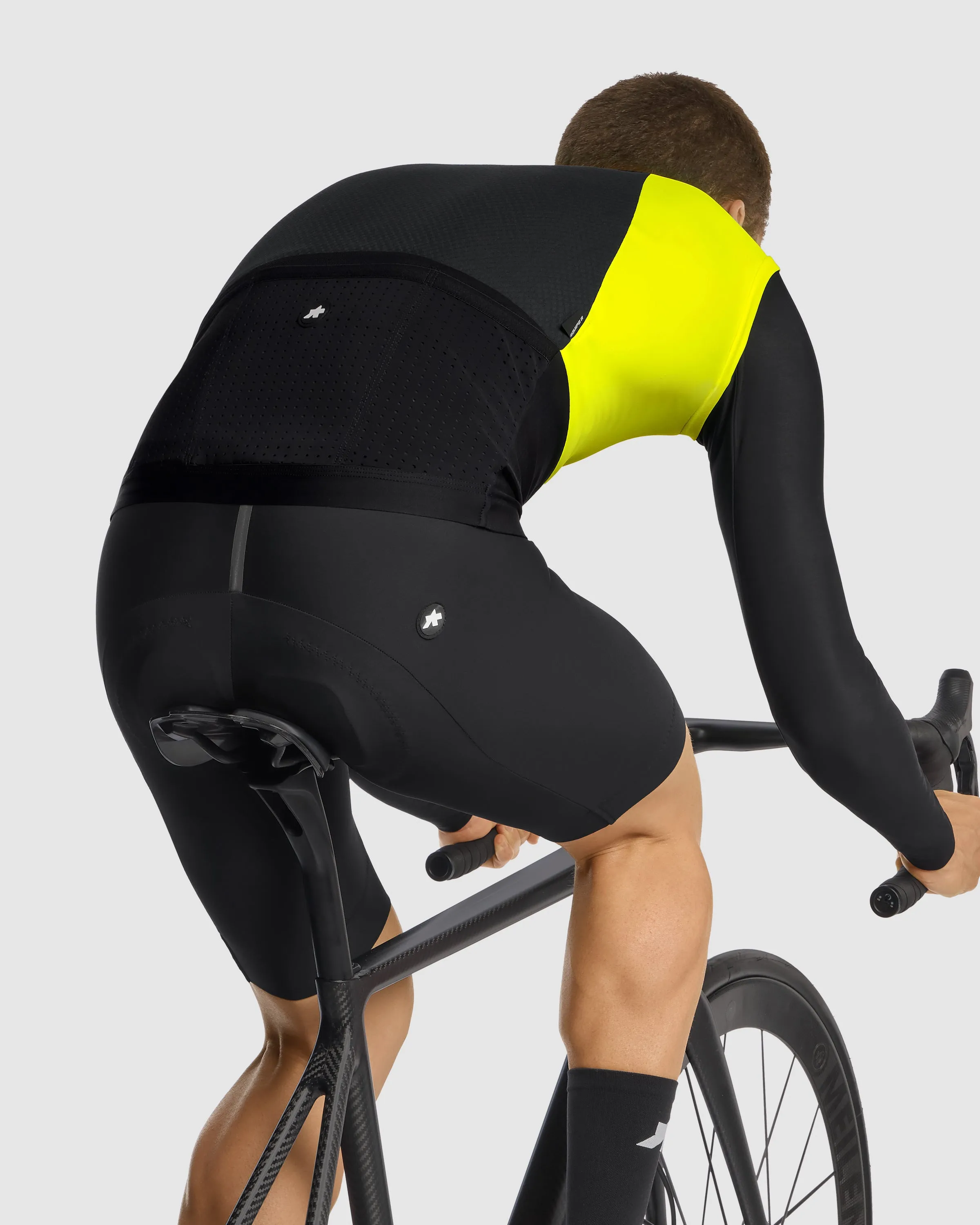 ASSOS EQUIPE R Spring Fall Gilet S11 - Yellow - Image 7
