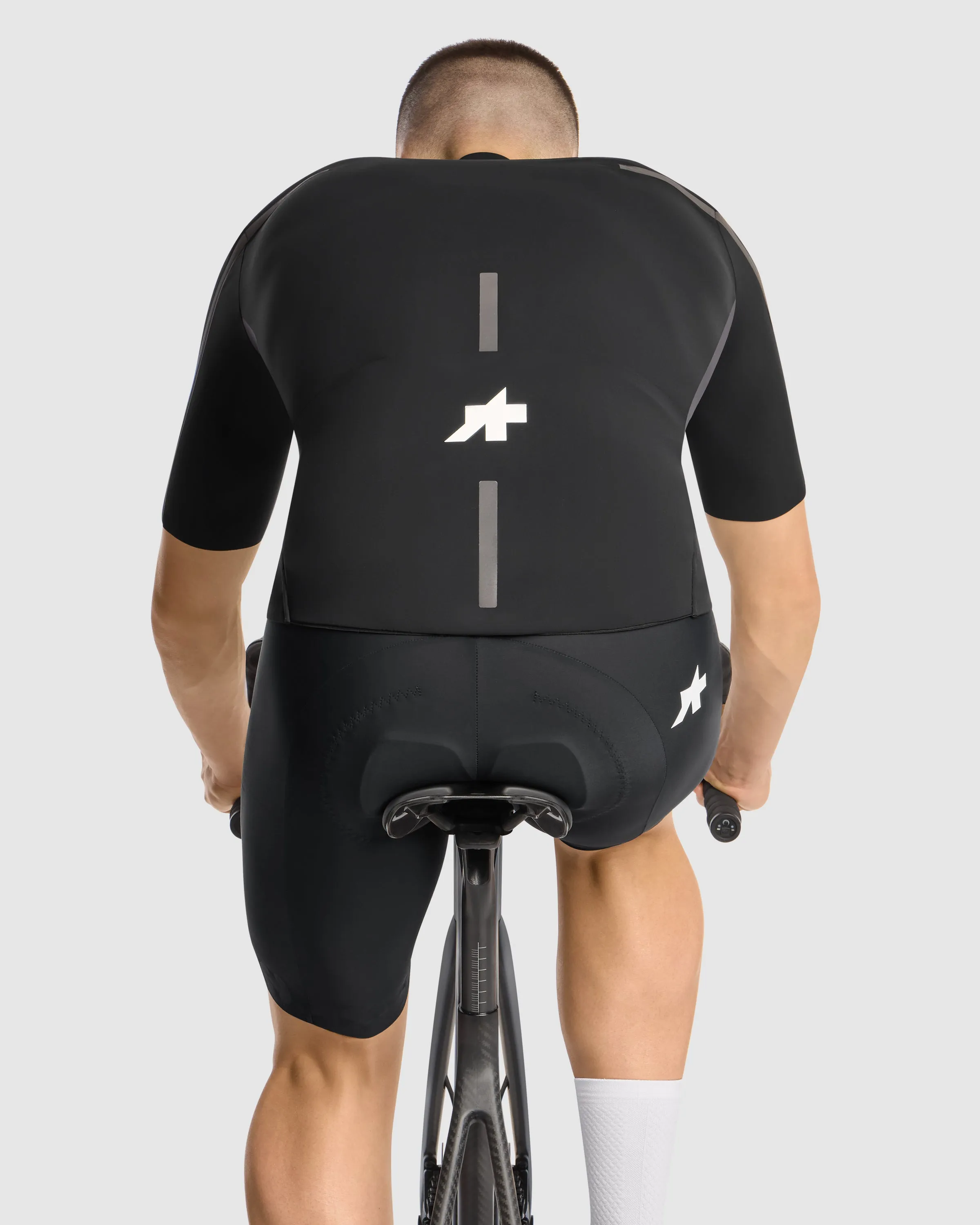 ASSOS EQUIPE R Thermo Rain Jersey S11 - Black - Image 6
