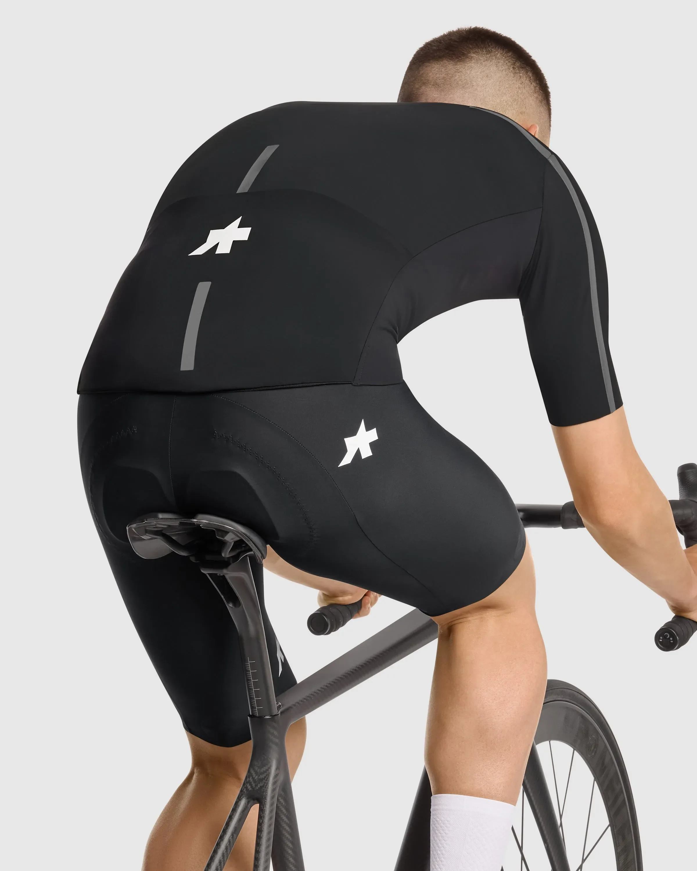 ASSOS EQUIPE R Thermo Rain Jersey S11 - Black - Image 7