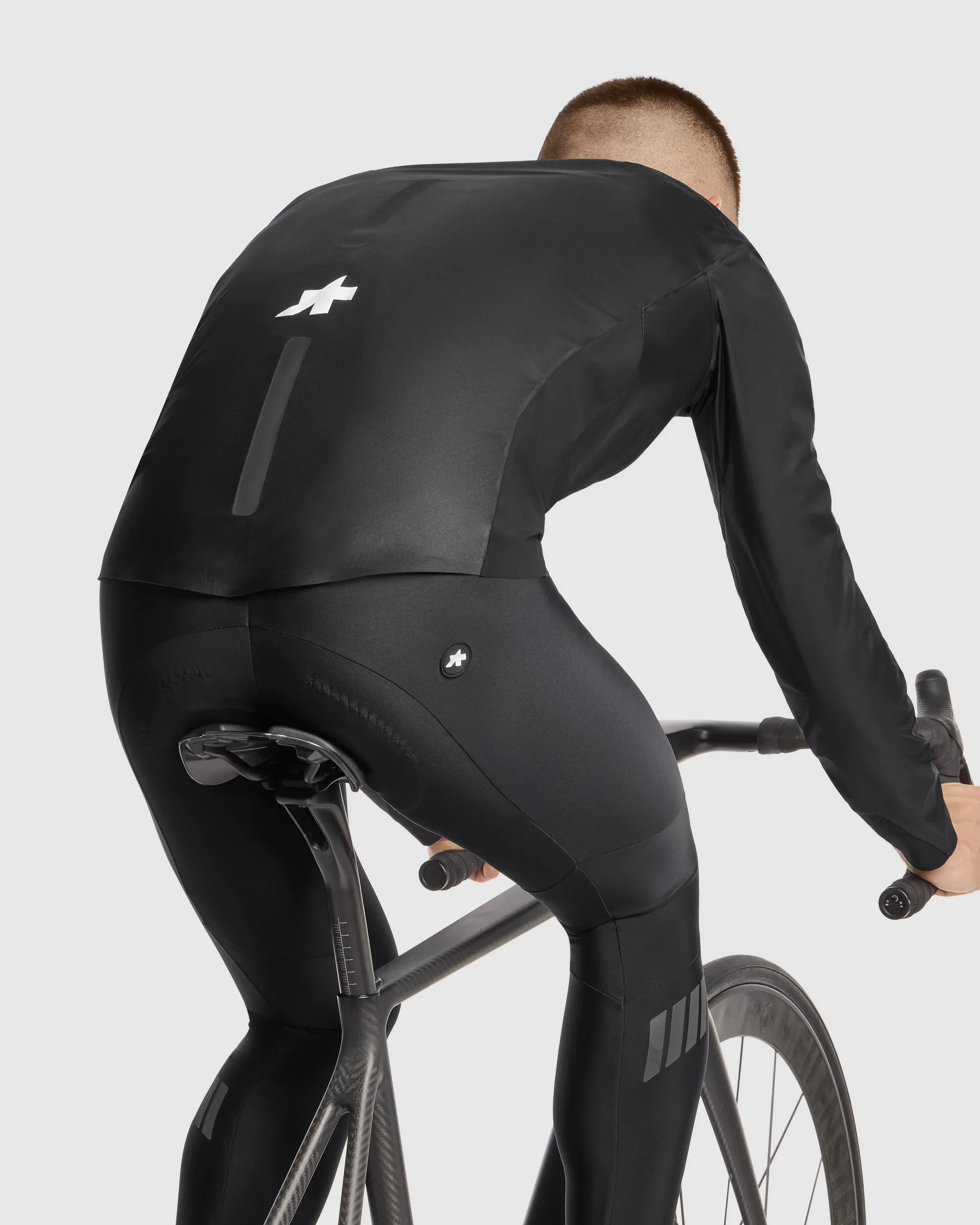 ASSOS EQUIPE RS Schlosshund Rain Jacket S11 - Black - Image 7