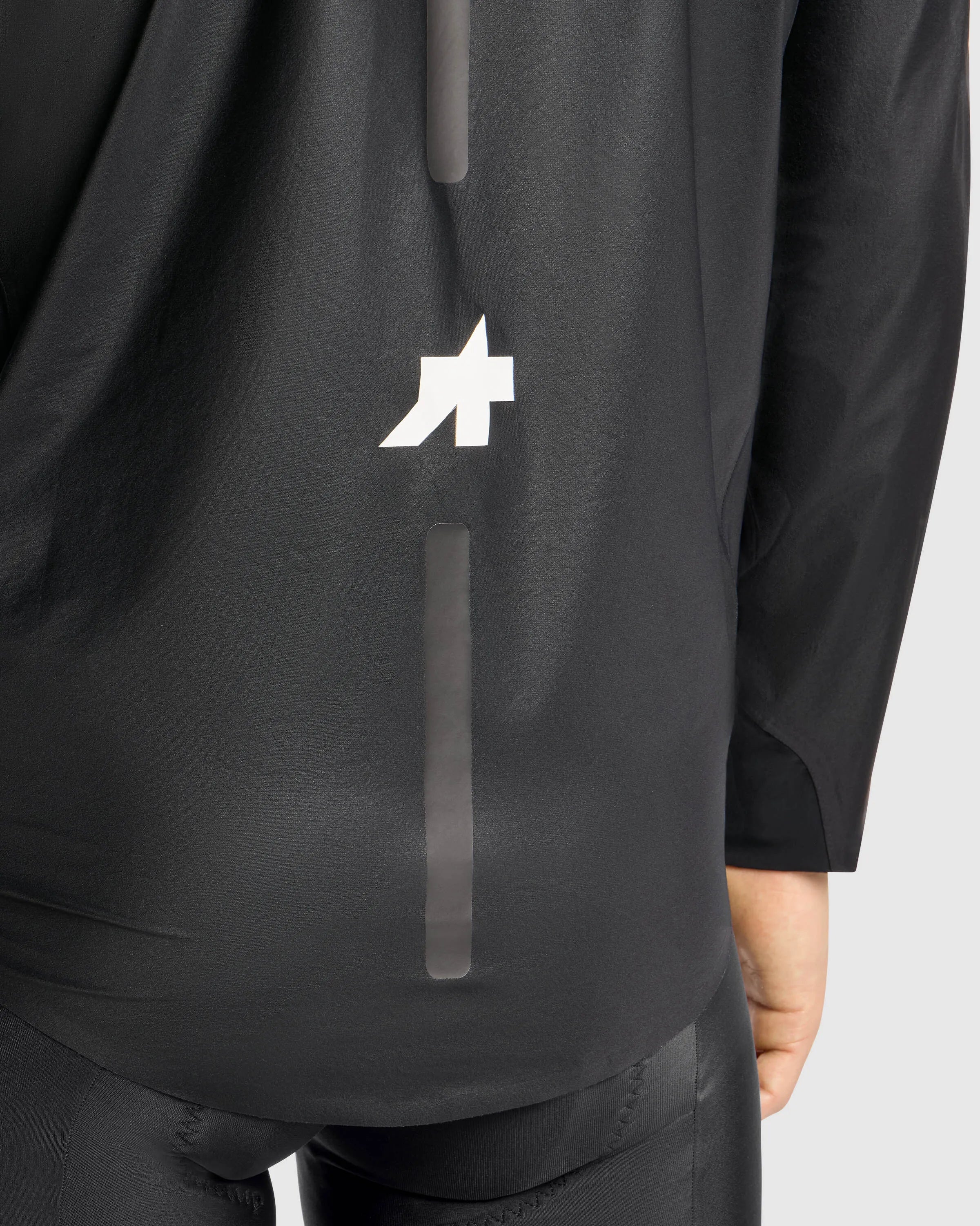 ASSOS EQUIPE RS Schlosshund Rain Jacket S11 - Black - Image 8
