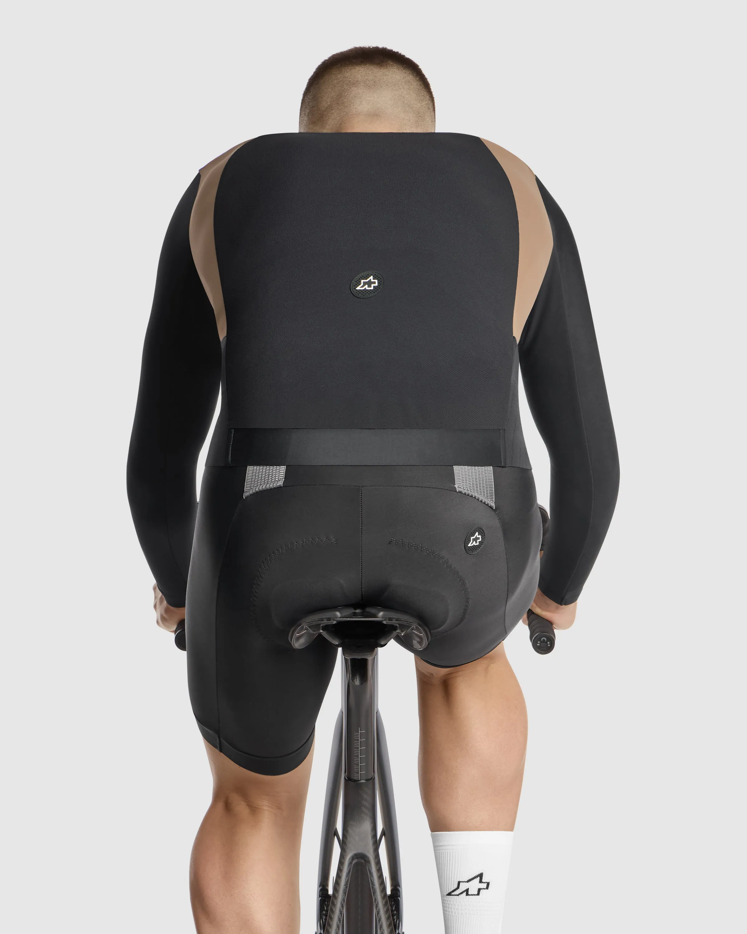 ASSOS MILLE GTS spring fall Vest S11 - Brown - Image 6