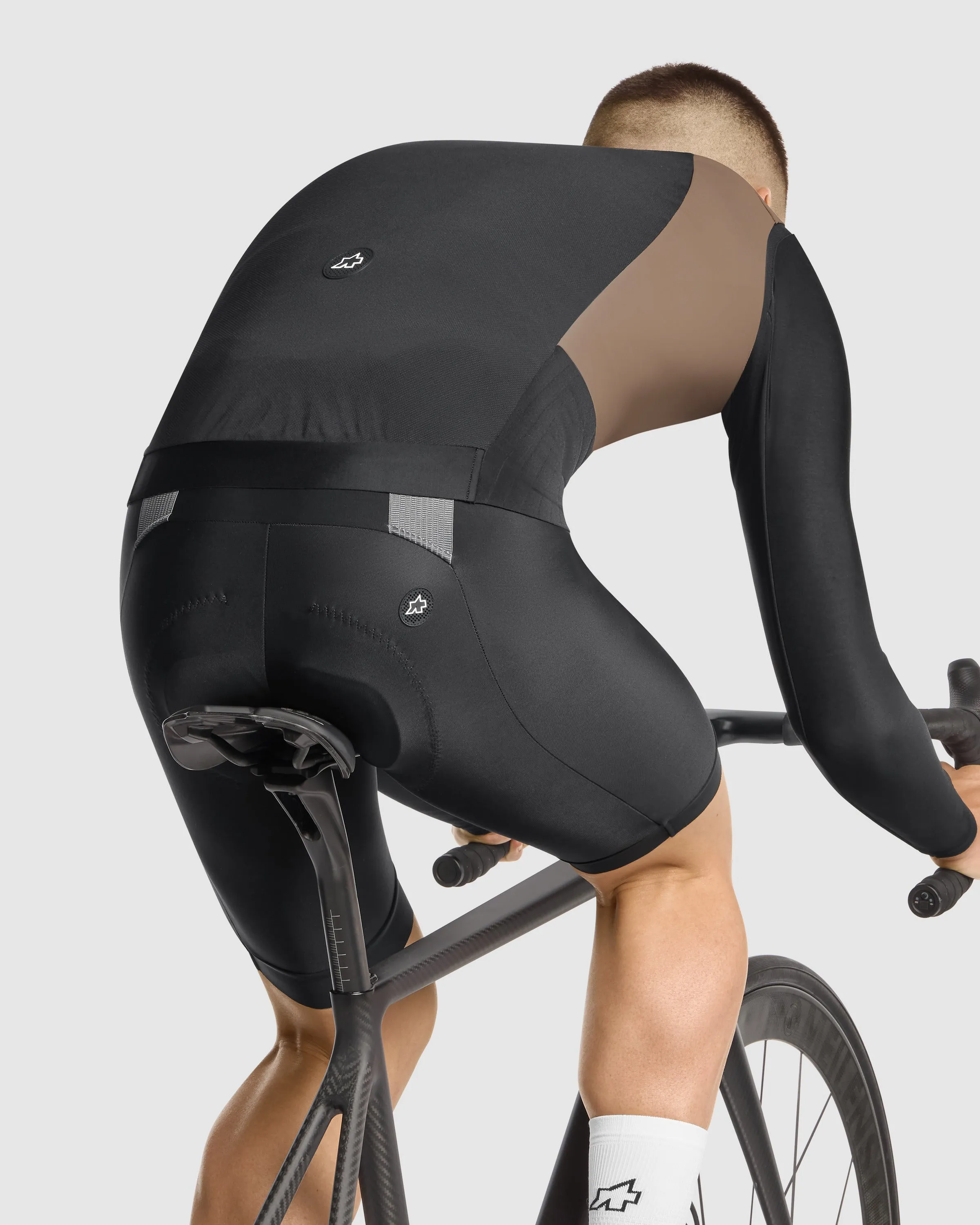 ASSOS MILLE GTS spring fall Vest S11 - Brown - Image 7