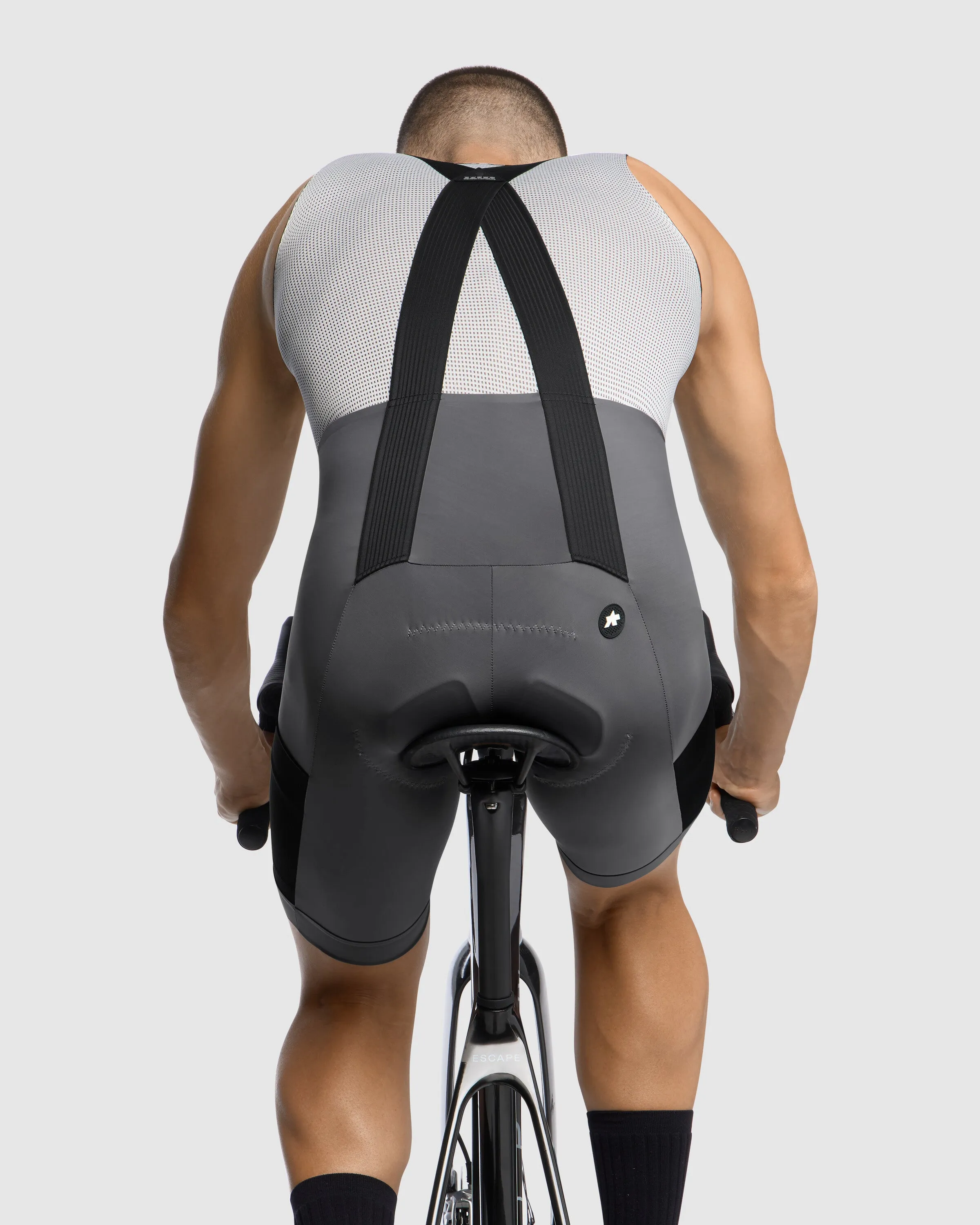ASSOS TACTICA Kieskäfer Gravel Bib Shorts T5 - Grey - Image 5