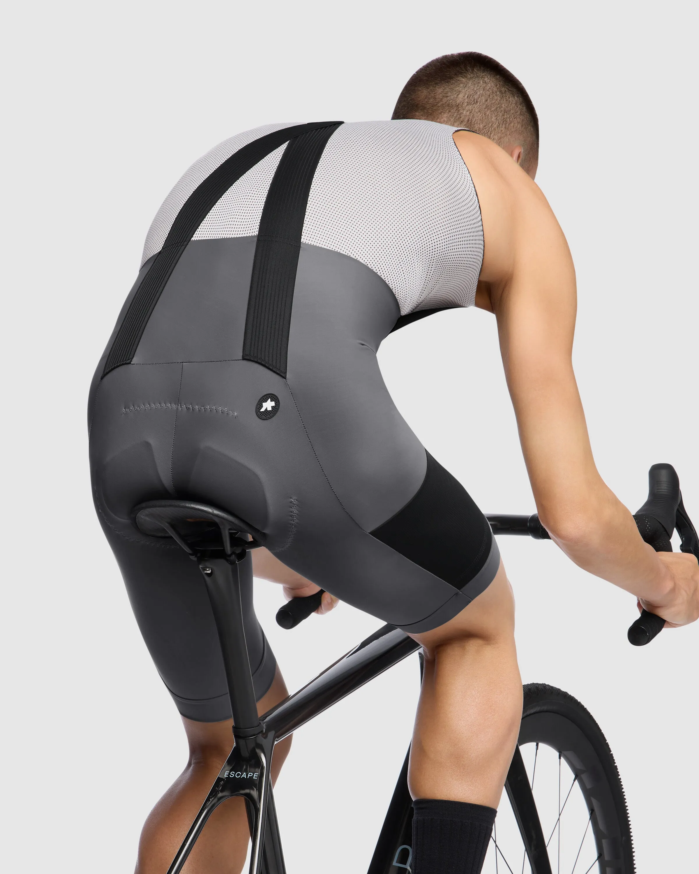 ASSOS TACTICA Kieskäfer Gravel Bib Shorts T5 - Grey - Image 6