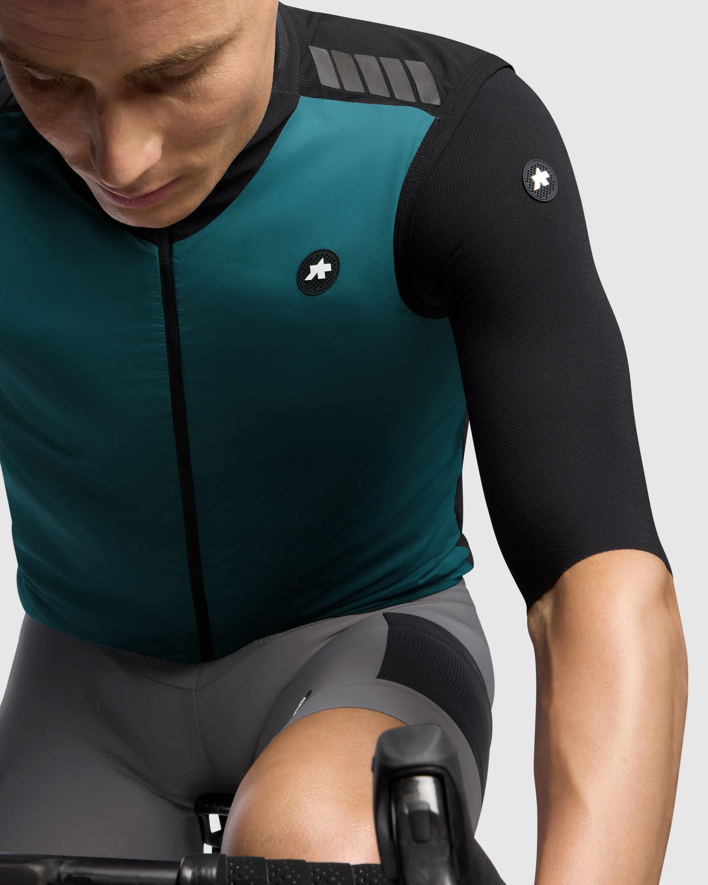 ASSOS TACTICA Shell Vest T5 - Green - Image 7