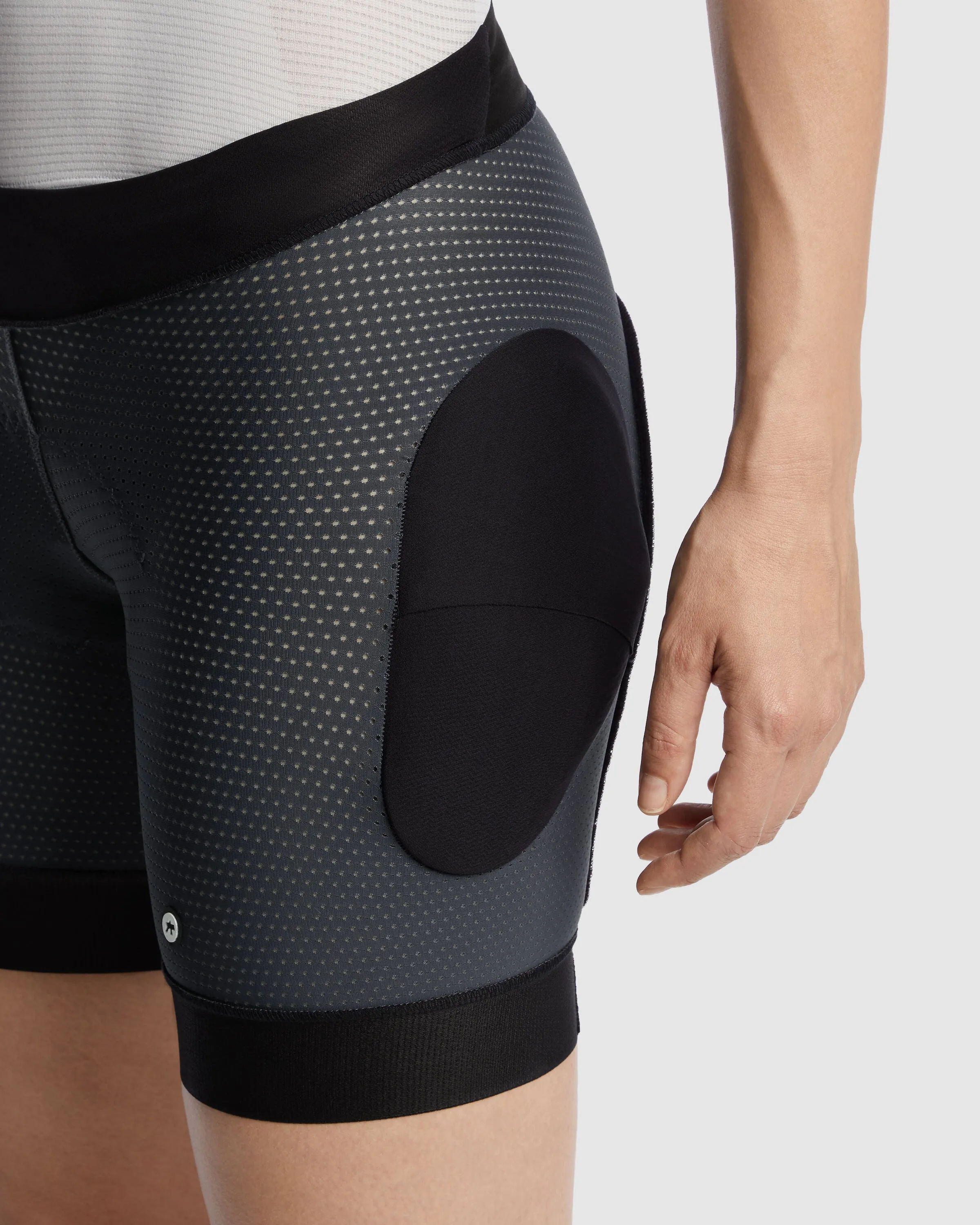 ASSOS Trail Tactica Women's Liner Shorts HP T3 - Grey - Image 8