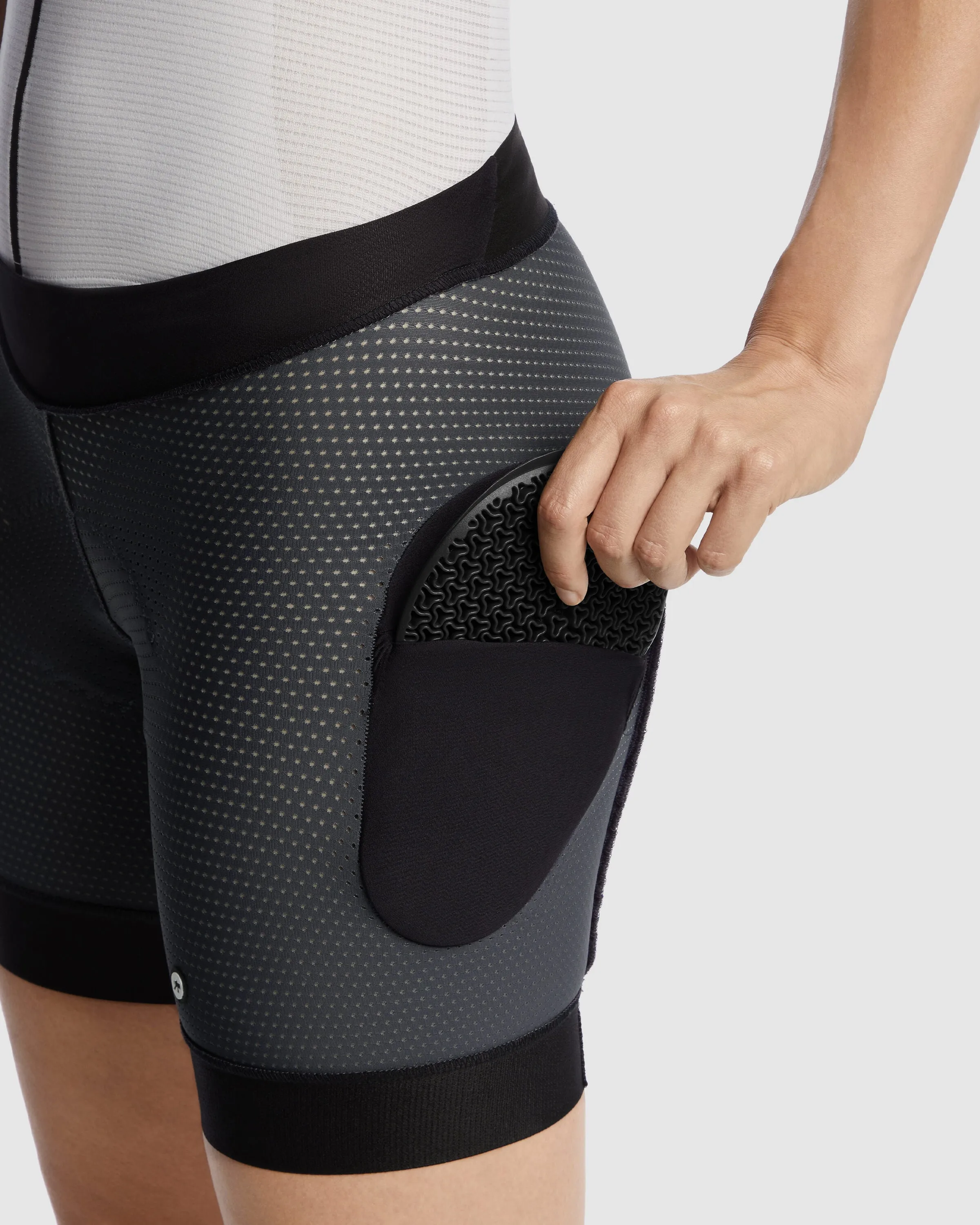 ASSOS Trail Tactica Women's Liner Shorts HP T3 - Grey - Image 9