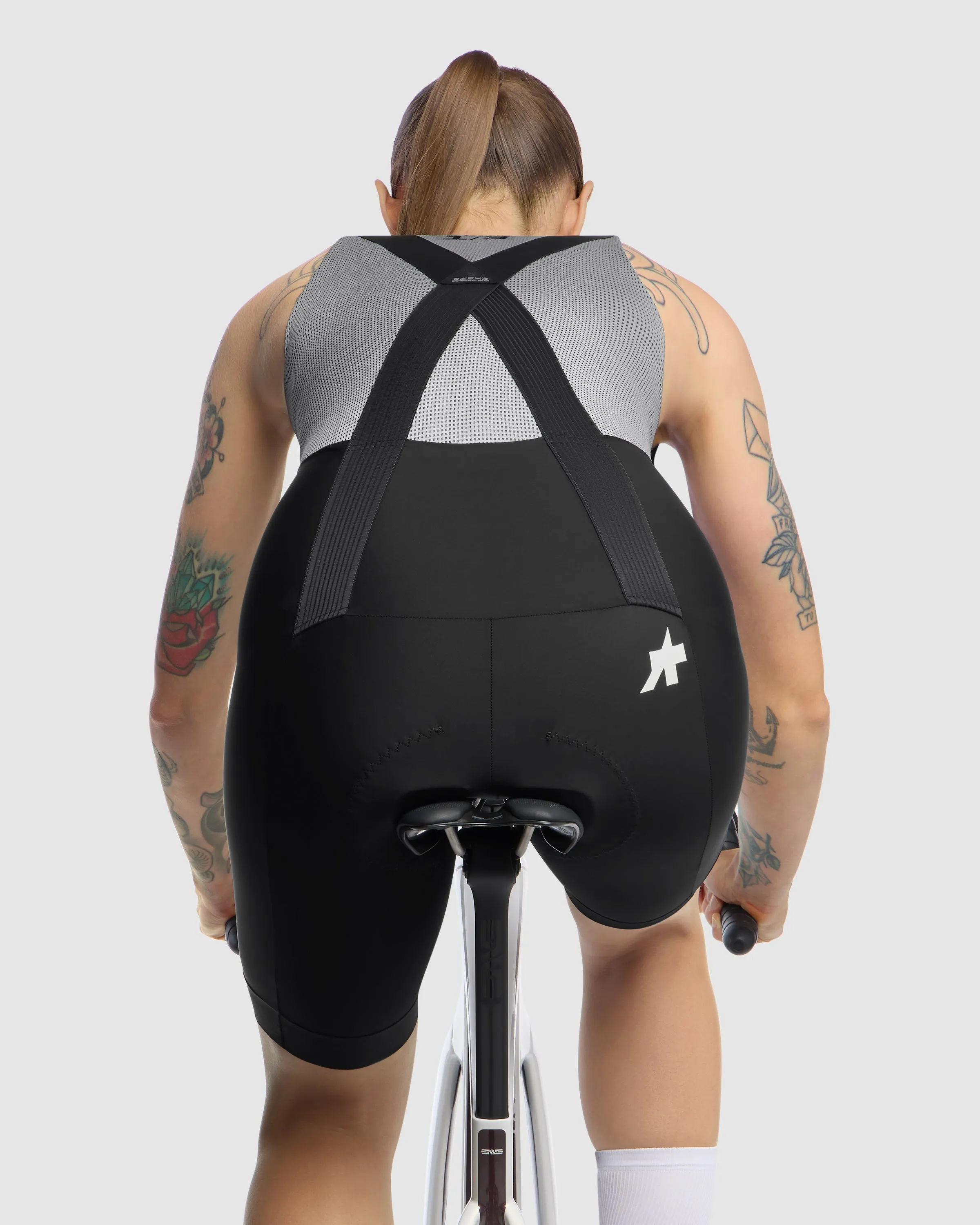 ASSOS UMA GT Bib Shorts S11 - Black - Image 6