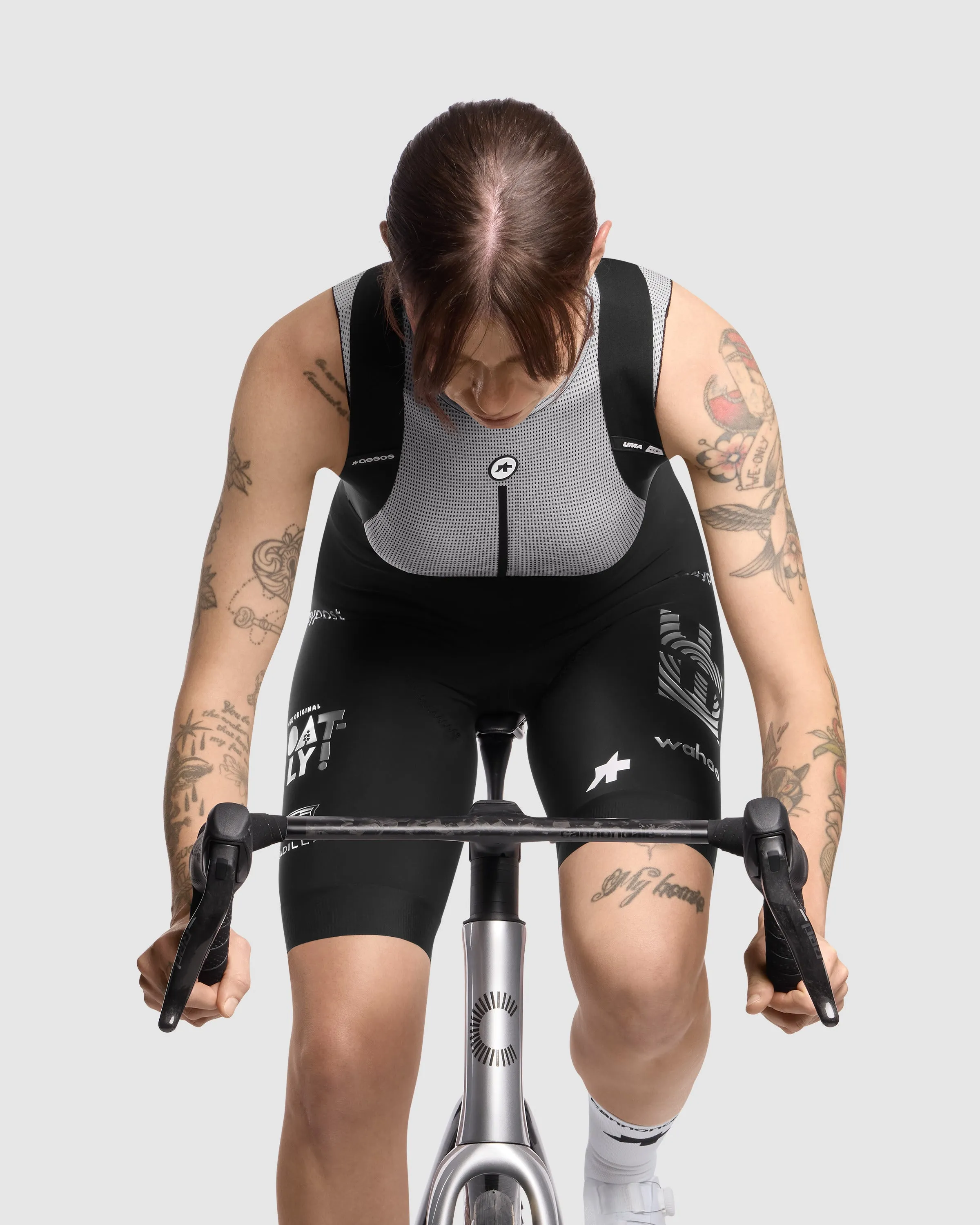 ASSOS UMA GT Bib Shorts S11 EF - Black - Image 5