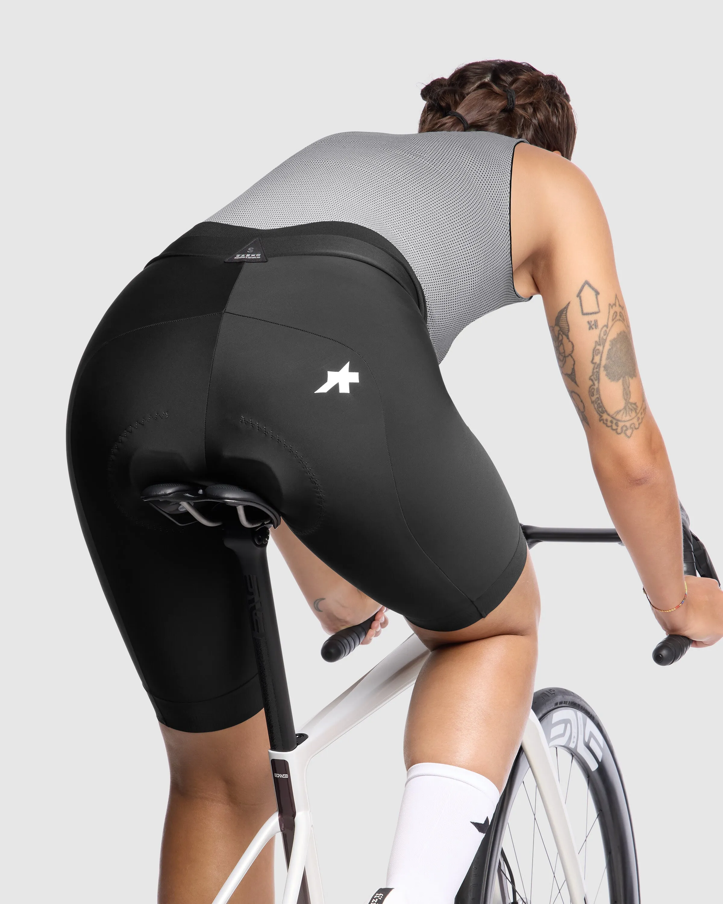ASSOS UMA GT Half Shorts S11 Long - Black - Image 6