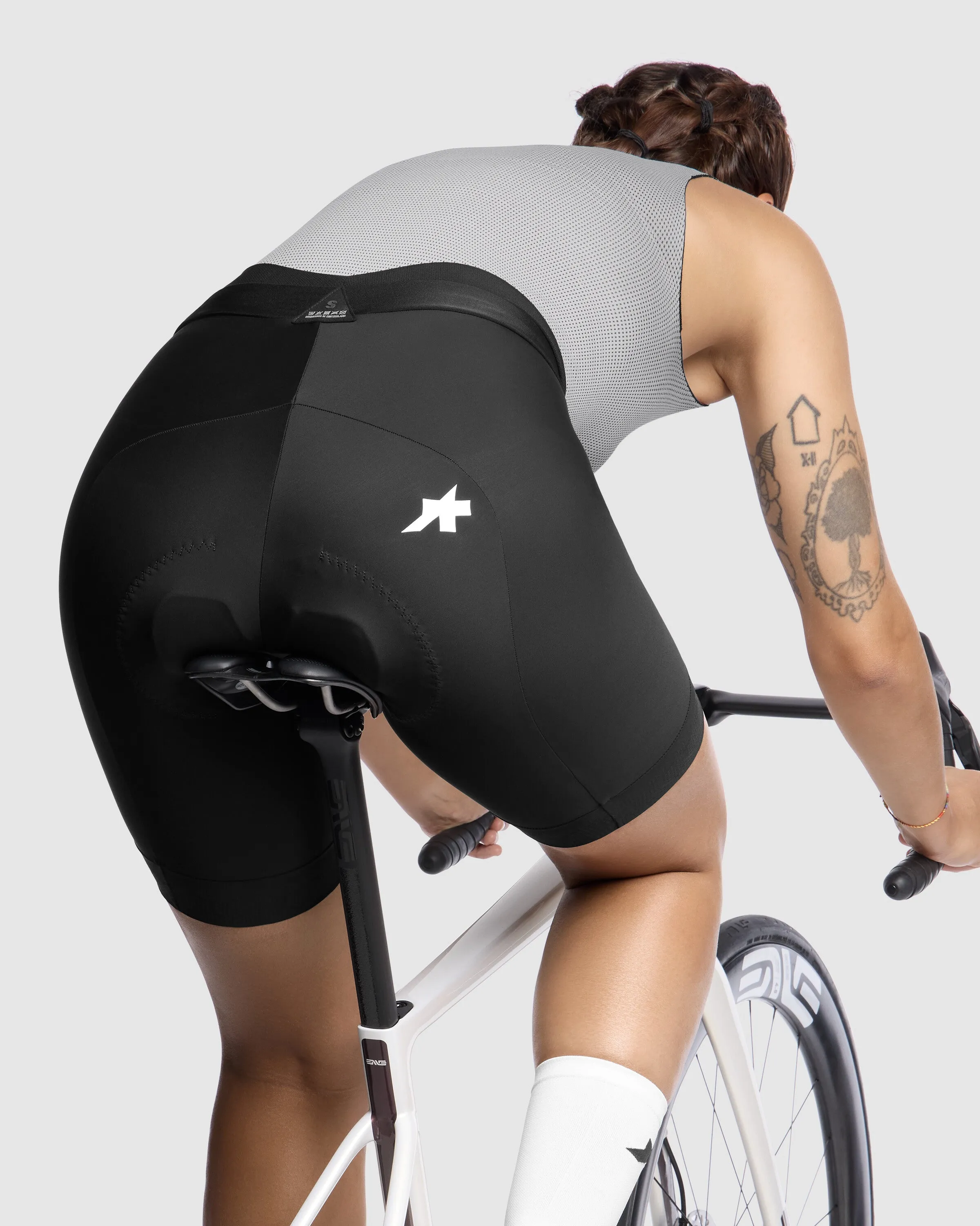 ASSOS UMA GT Half Shorts S11 Short - Black - Image 7