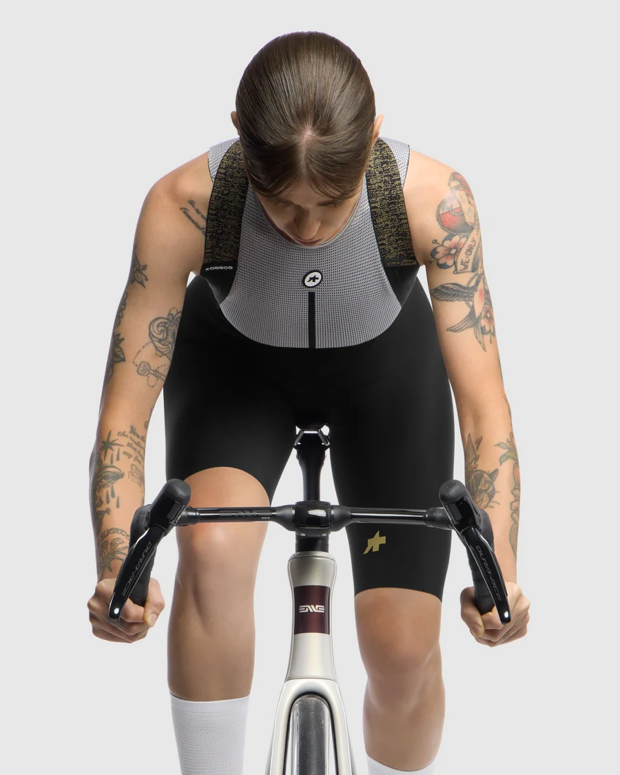 ASSOS Uma GTV Women Bib Shorts S11 - Black Series - Image 5