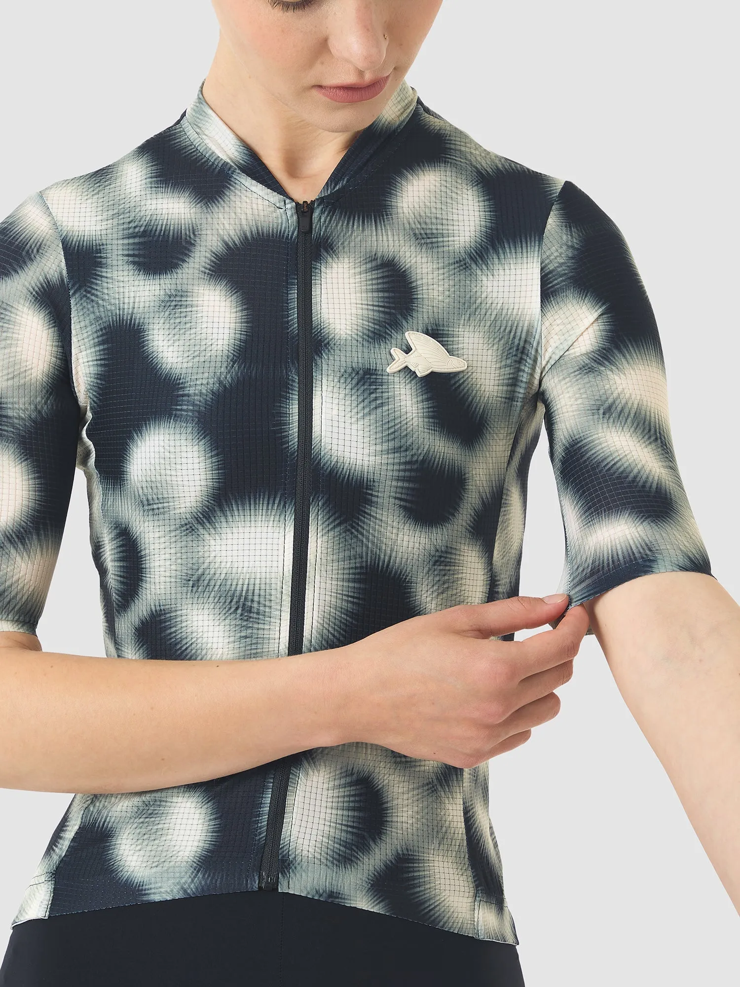 CAFE DU CYCLISTE Angeline Ultralight Women Jersey - Supersonic Fog - Image 4