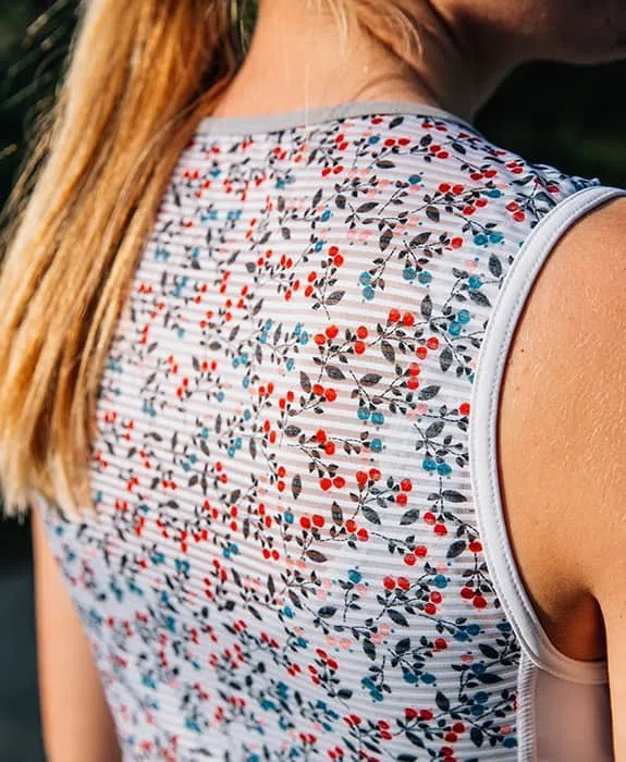 CAFE DU CYCLISTE Women Cecilia Sleeveless Mesh Baselayer - Groseille - Image 3