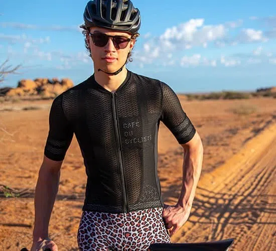 CAFE DU CYCLISTE  Christelle Ultralight Cycling Jersey - Black - Image 4
