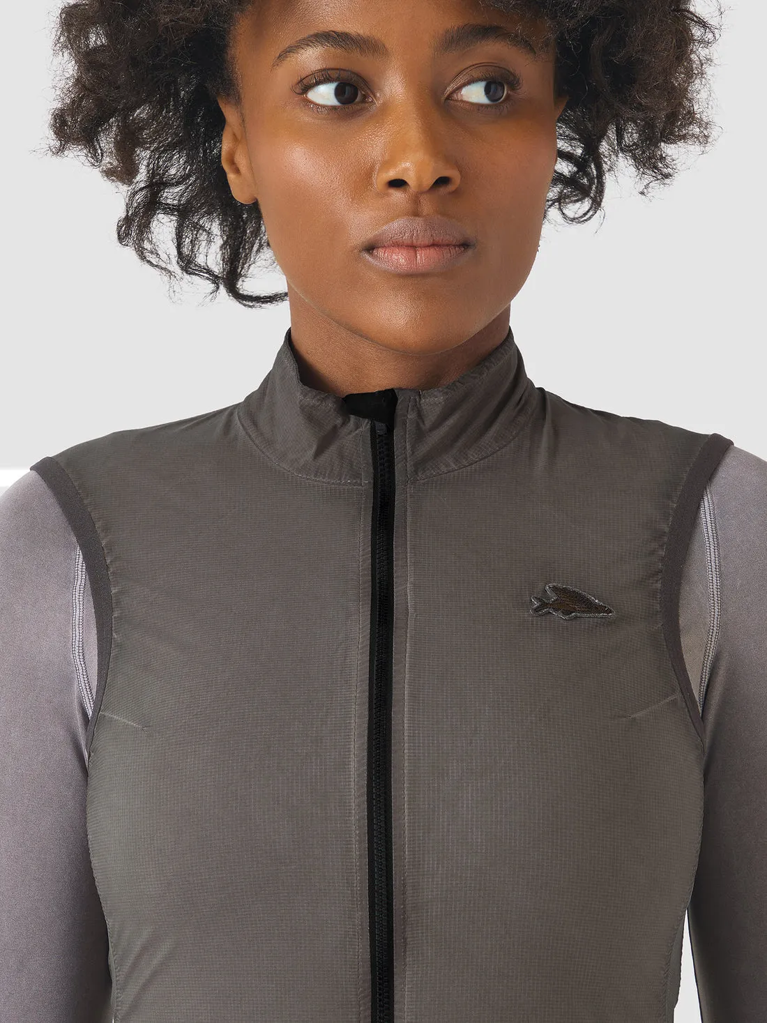 CAFE DU CYCLISTE Edith Women Gilet - Cold Dye Charcoal - Image 4