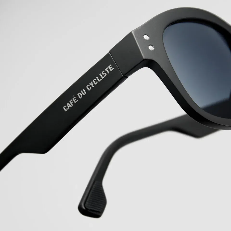 Café du Cycliste Eyewear Maurice Photochromic Sports Sunglasses- Black - Image 4