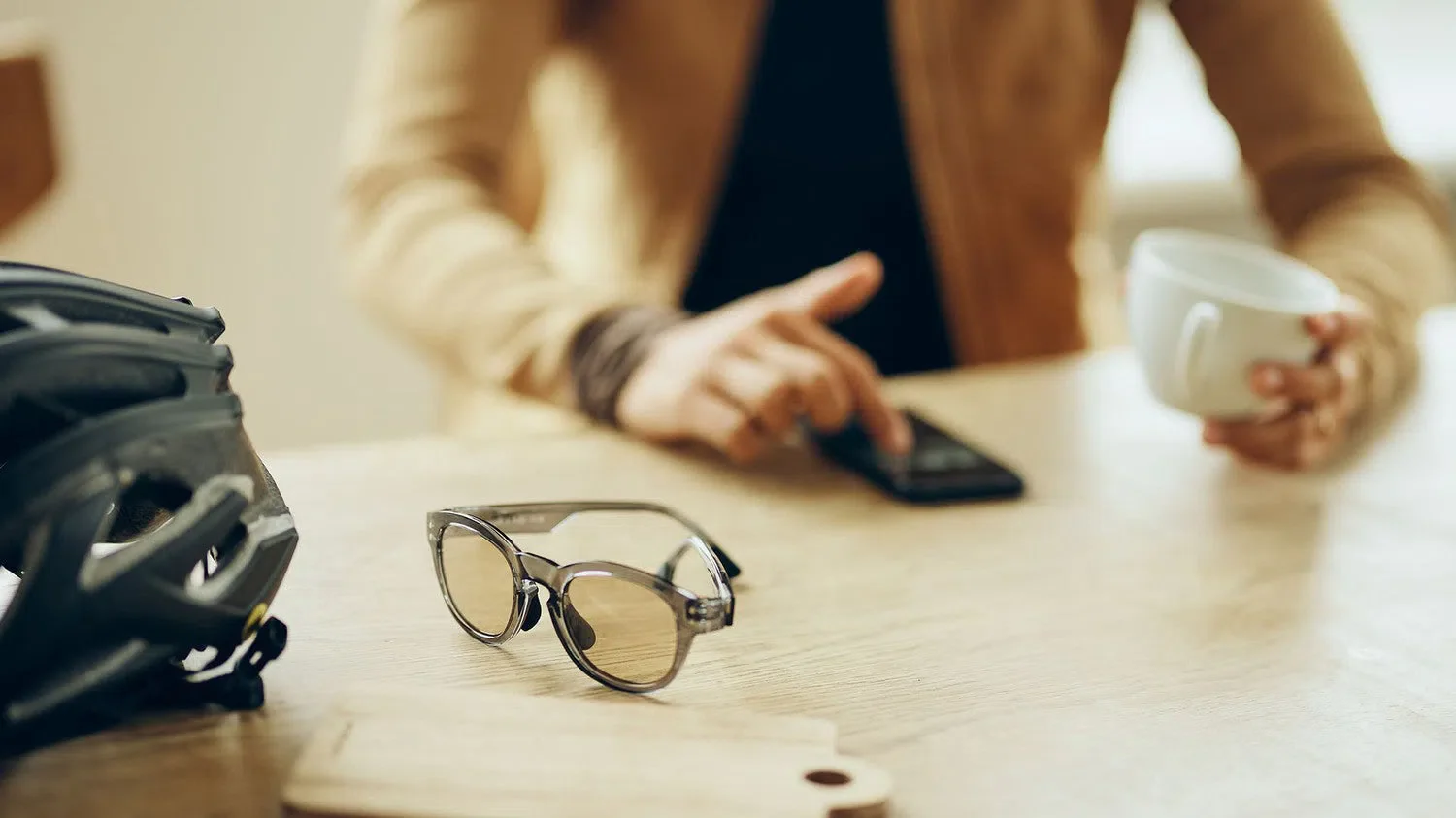 Café du Cycliste Eyewear Maurice - Deep Grey Frame Brown Photocromic Lens - Image 7
