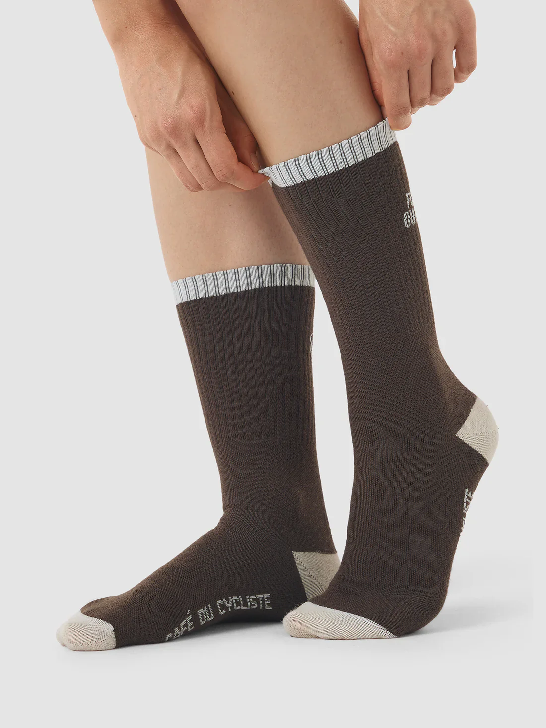 CAFE DU CYCLISTE Motto Cycling Socks - Chocolate - Image 2