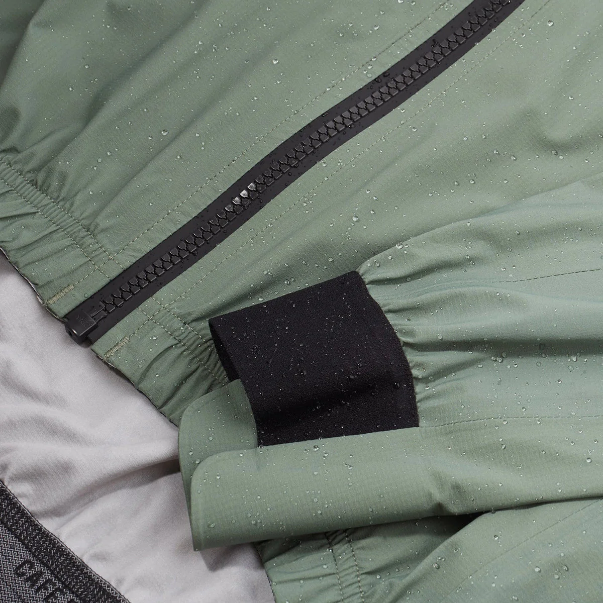 CAFE DU CYCLISTE Suzette Rain Jacket - Scots Pine - Image 7
