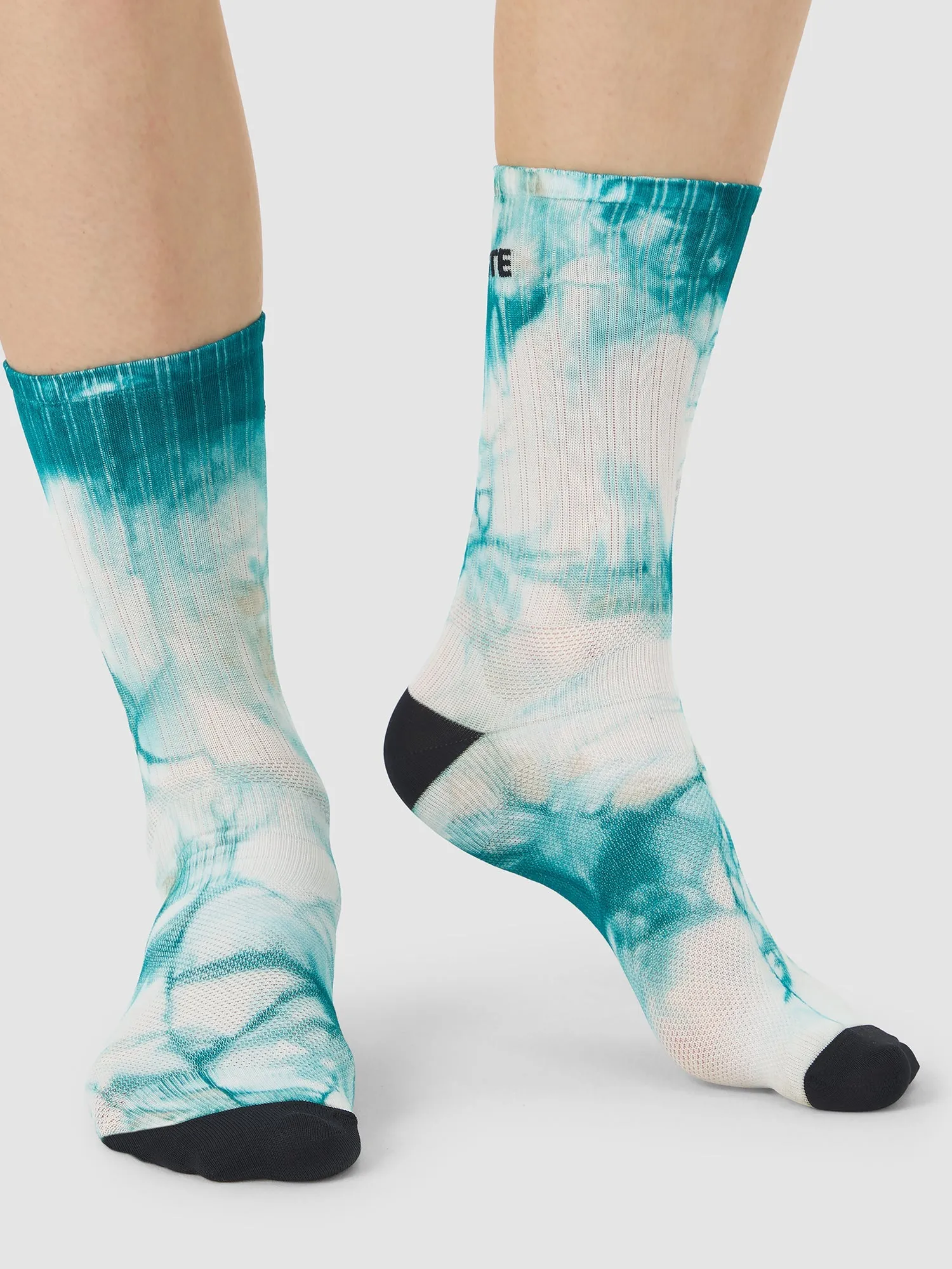 CAFÉ DU CYCLISTE Tie Dye Socks - Dark Sea - Image 4