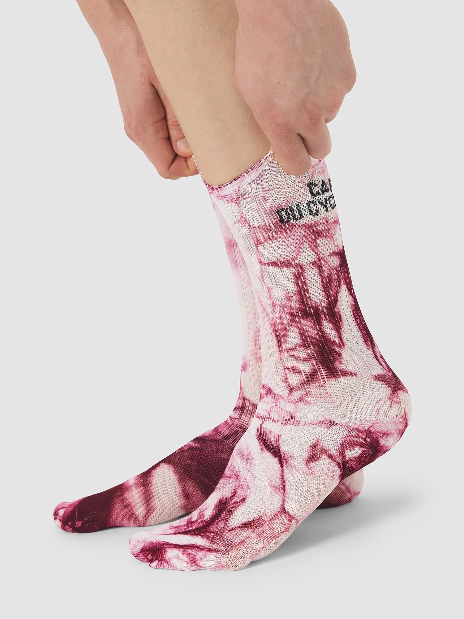 CAFÉ DU CYCLISTE Tie Dye Socks - Ultra Violet - Image 5