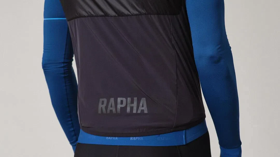 RAPHA Pro Team Gilet Insulated - BBK Black - Image 3