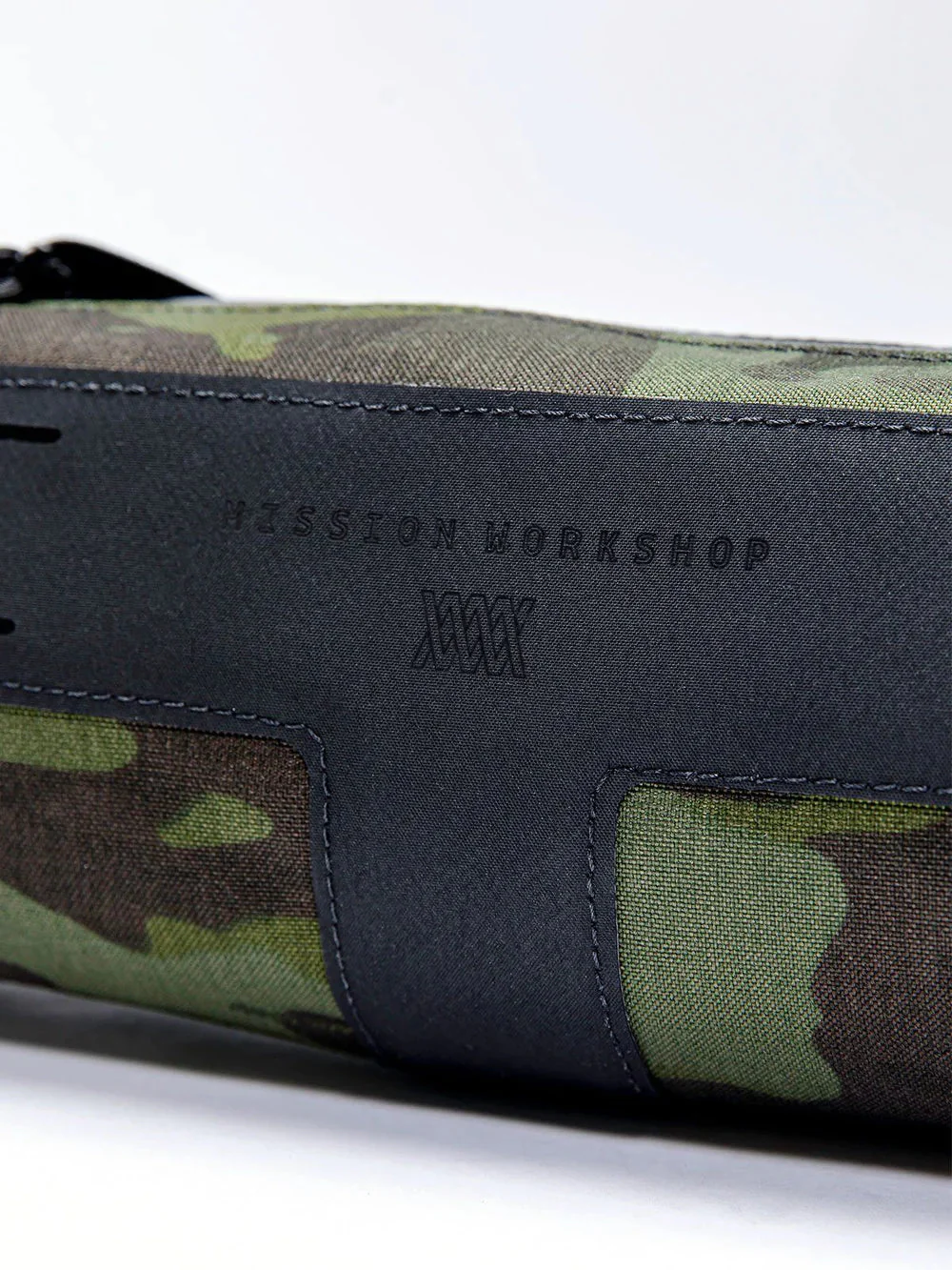 MISSION WORKSHOP Toro Handlebar Bag - Black Camo - Image 2