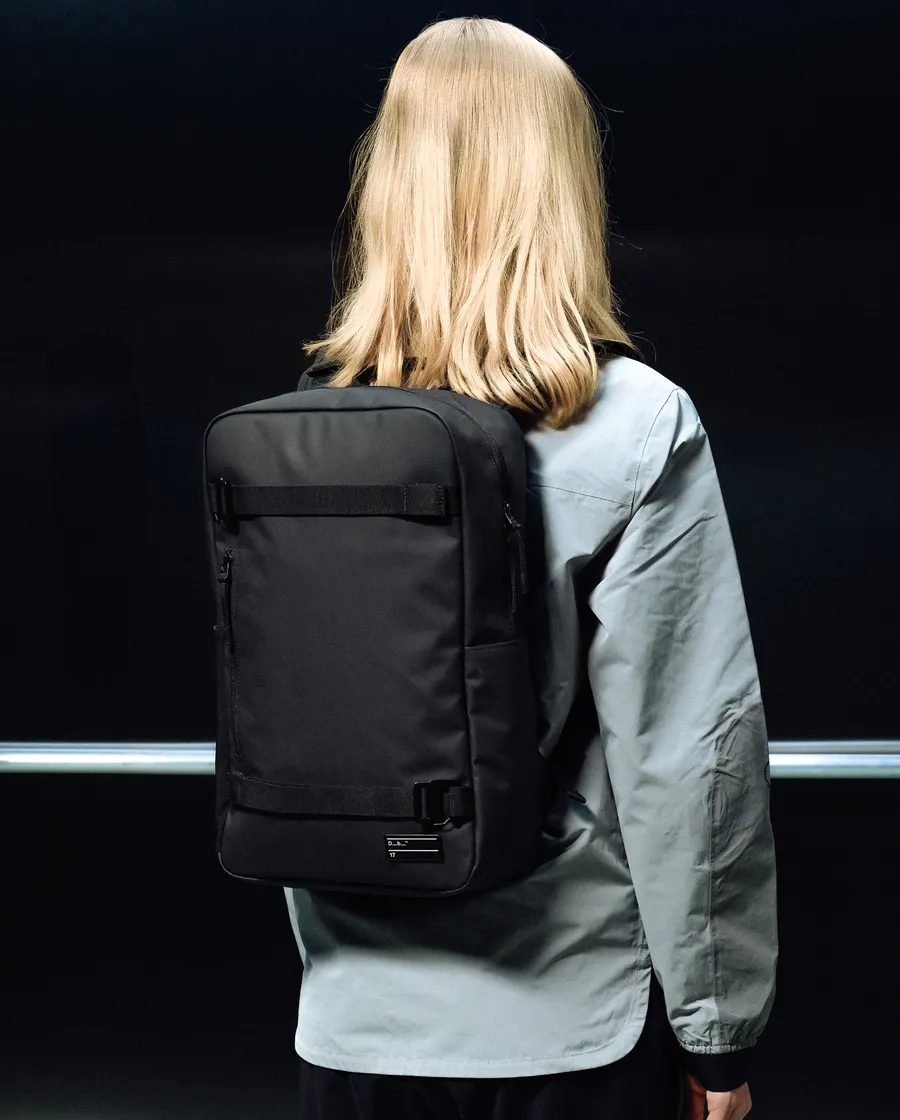 DB Journey Daypack 17L - Black Out - Image 6