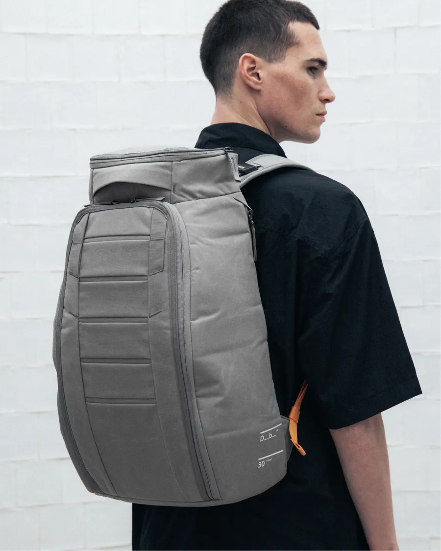 DB Journey Hugger Backpack 30L- Sand Grey - Image 2