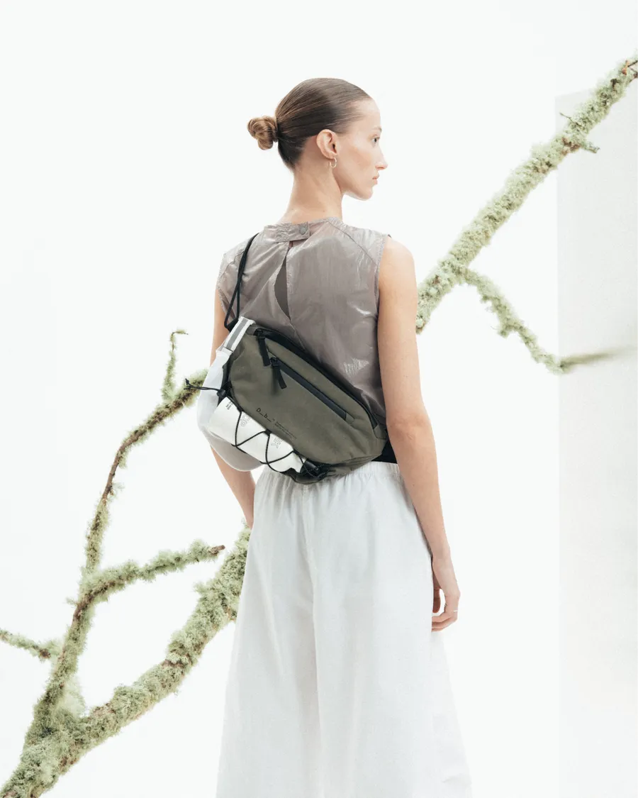 DB Journey Roamer Pro Sling Bag 6L - Forest Green - Image 2