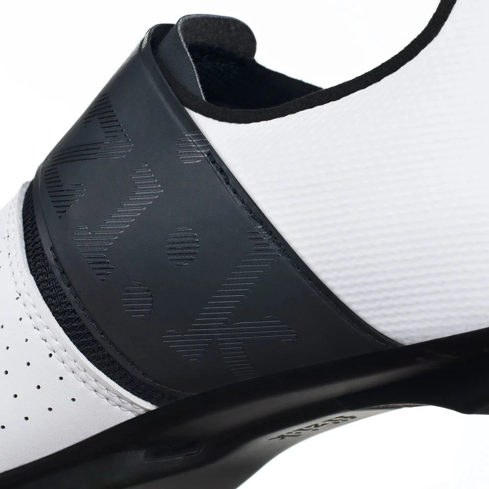 FIZIK VENTO INFINITO CARBON WIDE Cycling Shoes - White/Black - Image 4