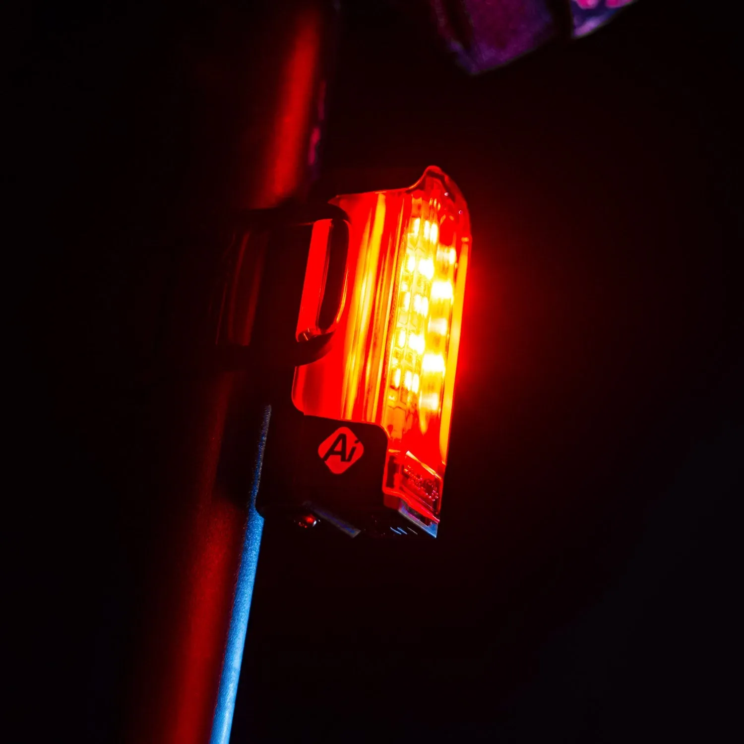 LEZYNE STRIP DRIVE PRO AI ALERT 400+ REAR LIGHT - BLACK - Image 4