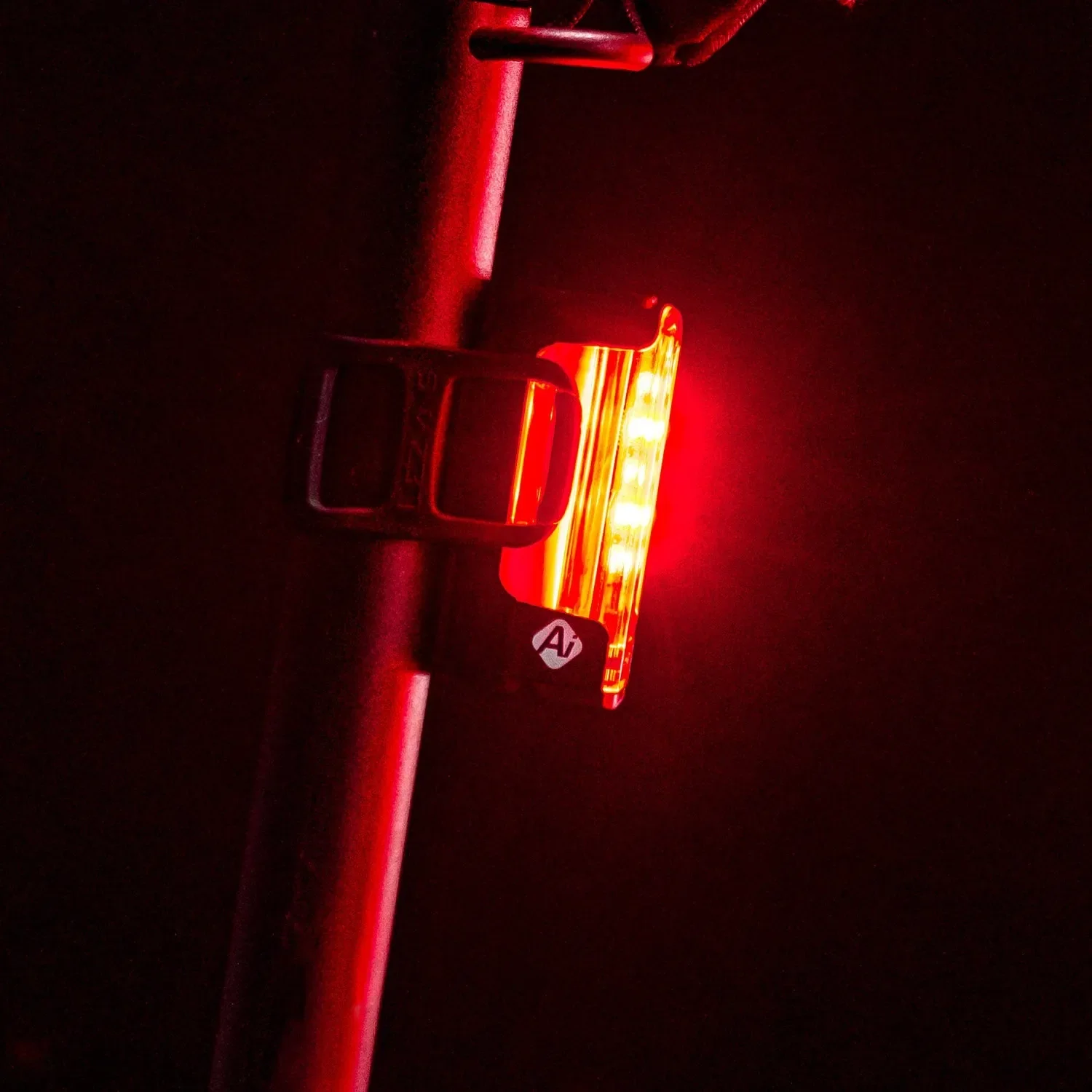 LEZYNE STRIP DRIVE PRO AI ALERT 400+ REAR LIGHT - BLACK - Image 6