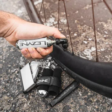 LEZYNE Twin Speed Drive CO2 Pump  Shrader/Presta  25g - Black - Image 4