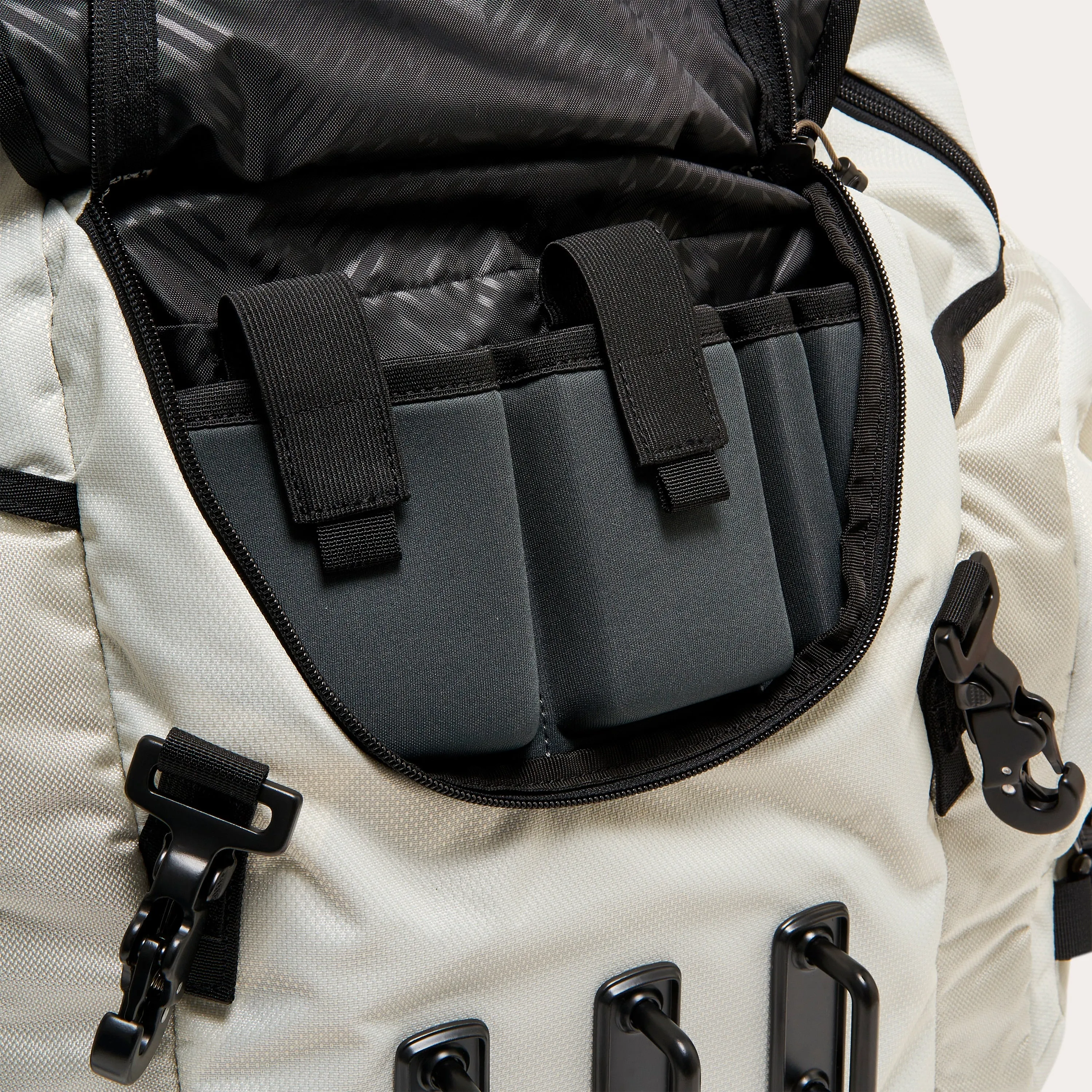 OAKLEY Kitchen Sink Backpack 34L - Mist - Image 5