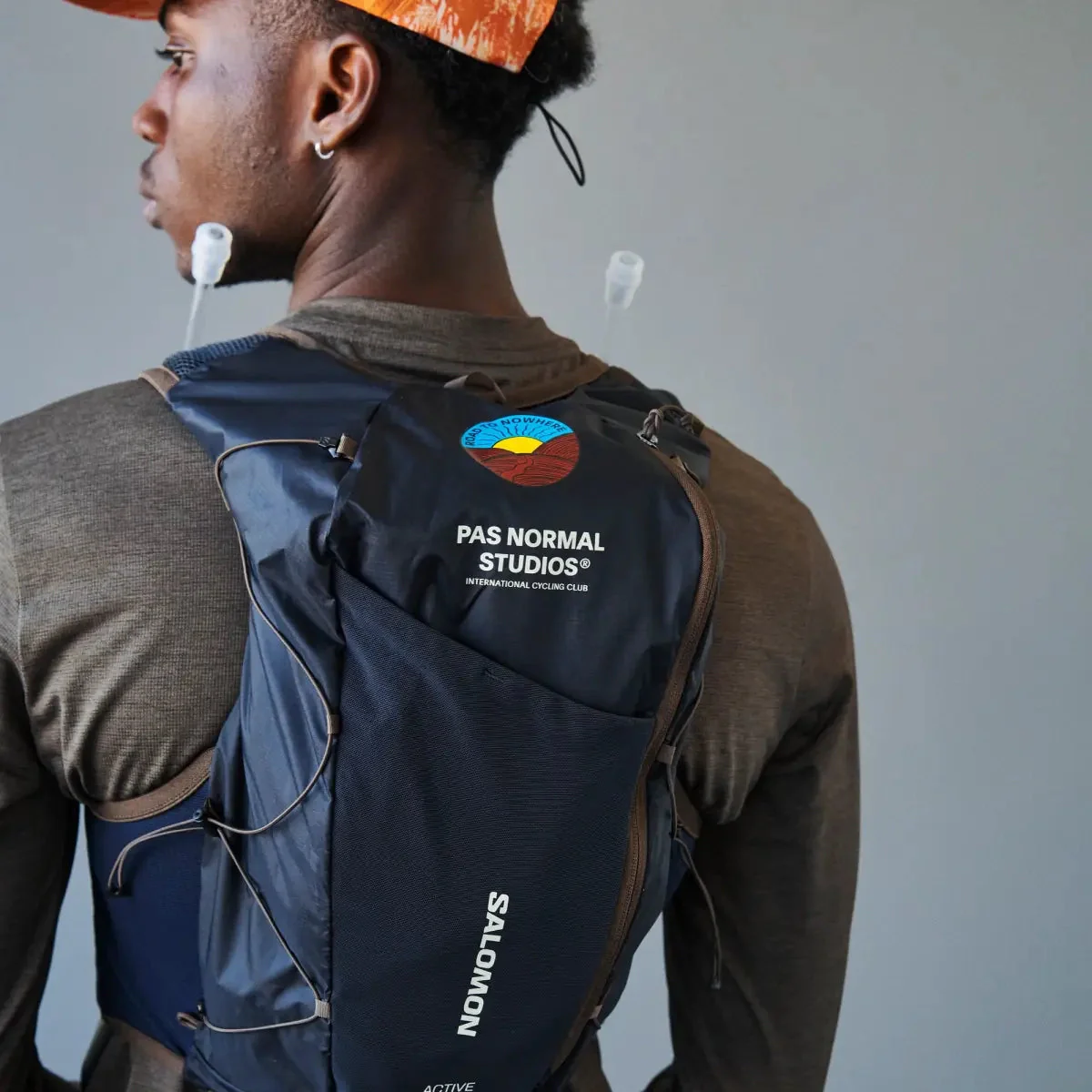 PAS NORMAL STUDIOS X SALOMON Active Skin 12L Balance - Dark Navy/Vanilla Ice - Image 4