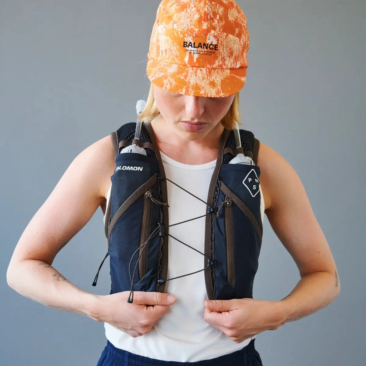 PAS NORMAL STUDIOS X SALOMON Active Skin 12L Balance - Dark Navy/Vanilla Ice - Image 5