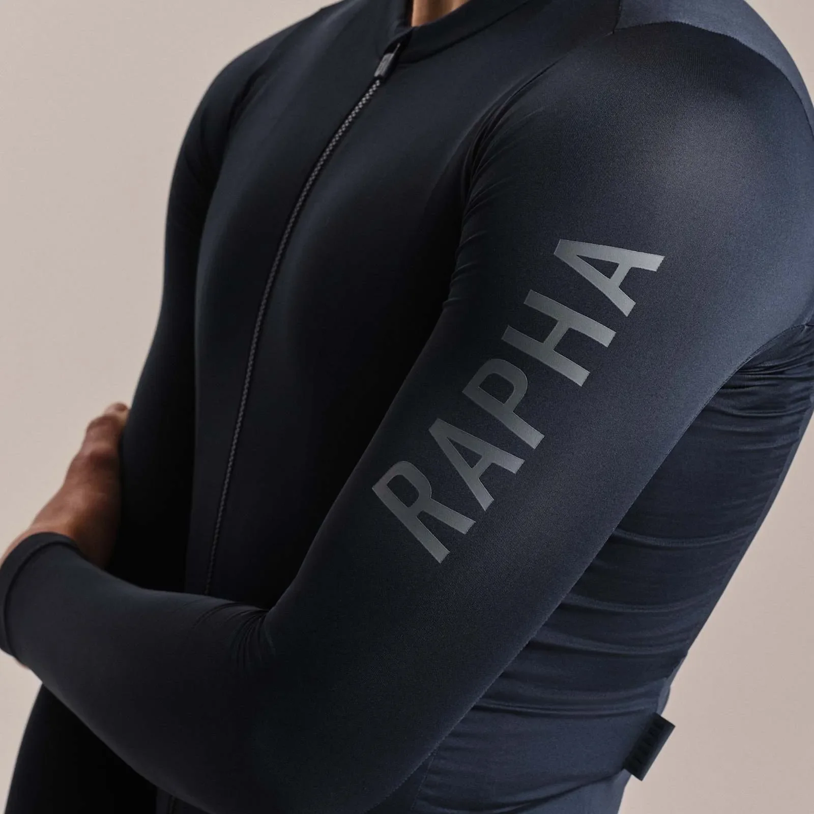 RAPHA Pro Team Long Sleeve Lightweight Jersey III - CAI Carbon/Dark Grey - Image 5