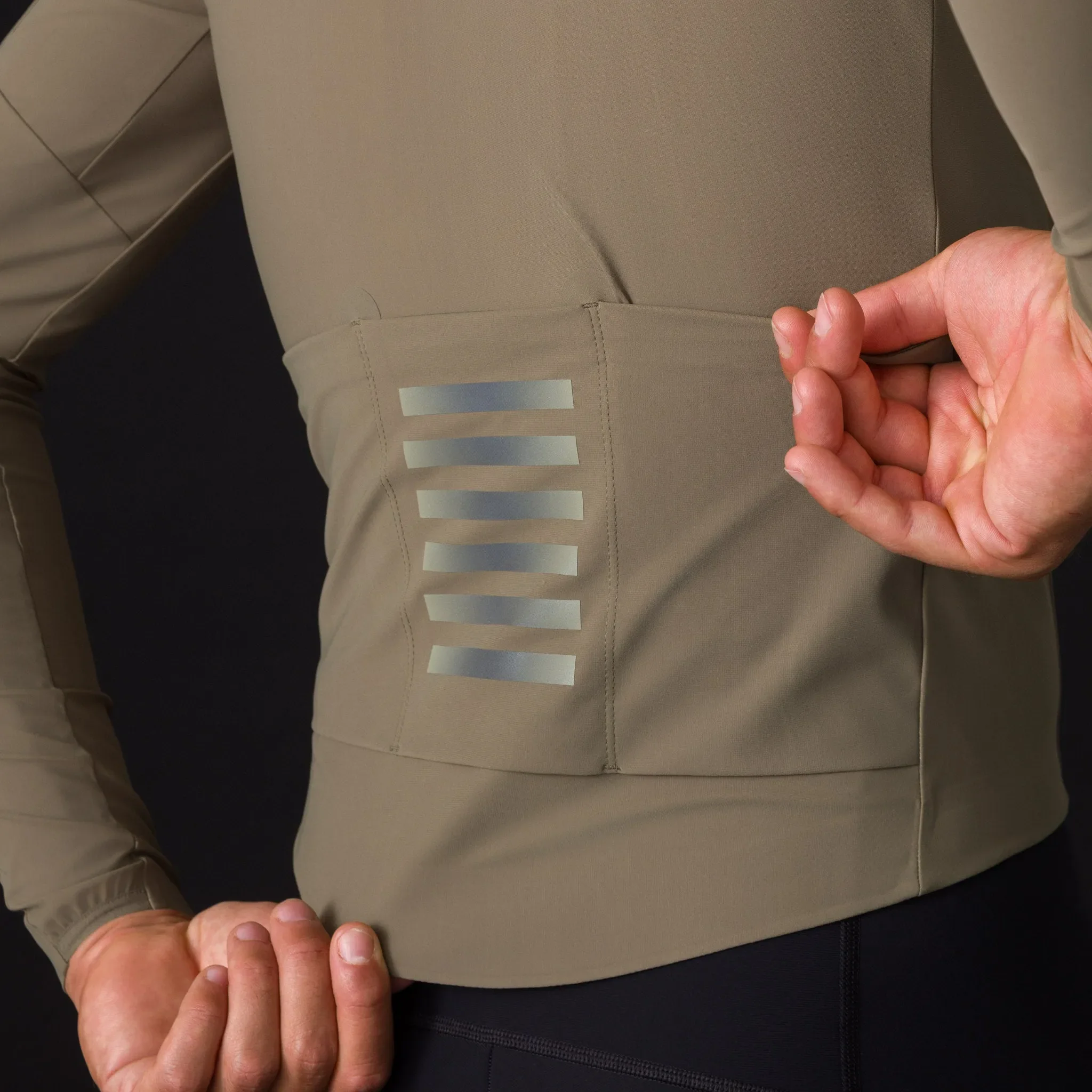 RAPHA Men's Pro Team Long Sleeve Shadow Jersey - Verde Musgo/Blanco - Image 6